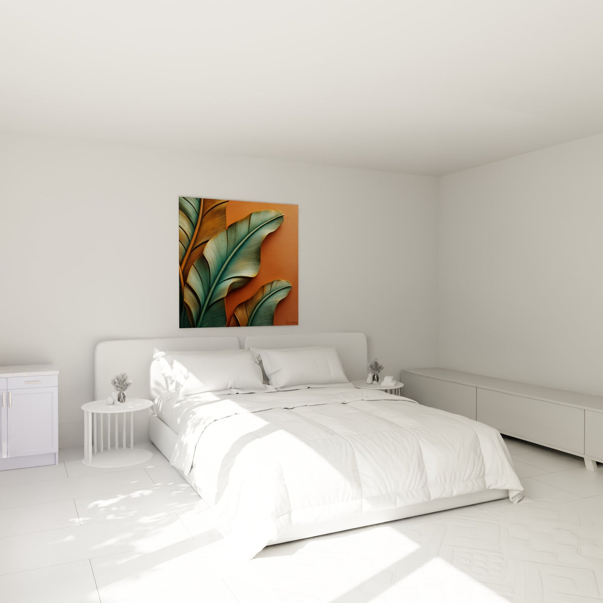 Larges feuilles vert sauge et bronze accrochées au-dessus d'un lit dans une chambre claire
