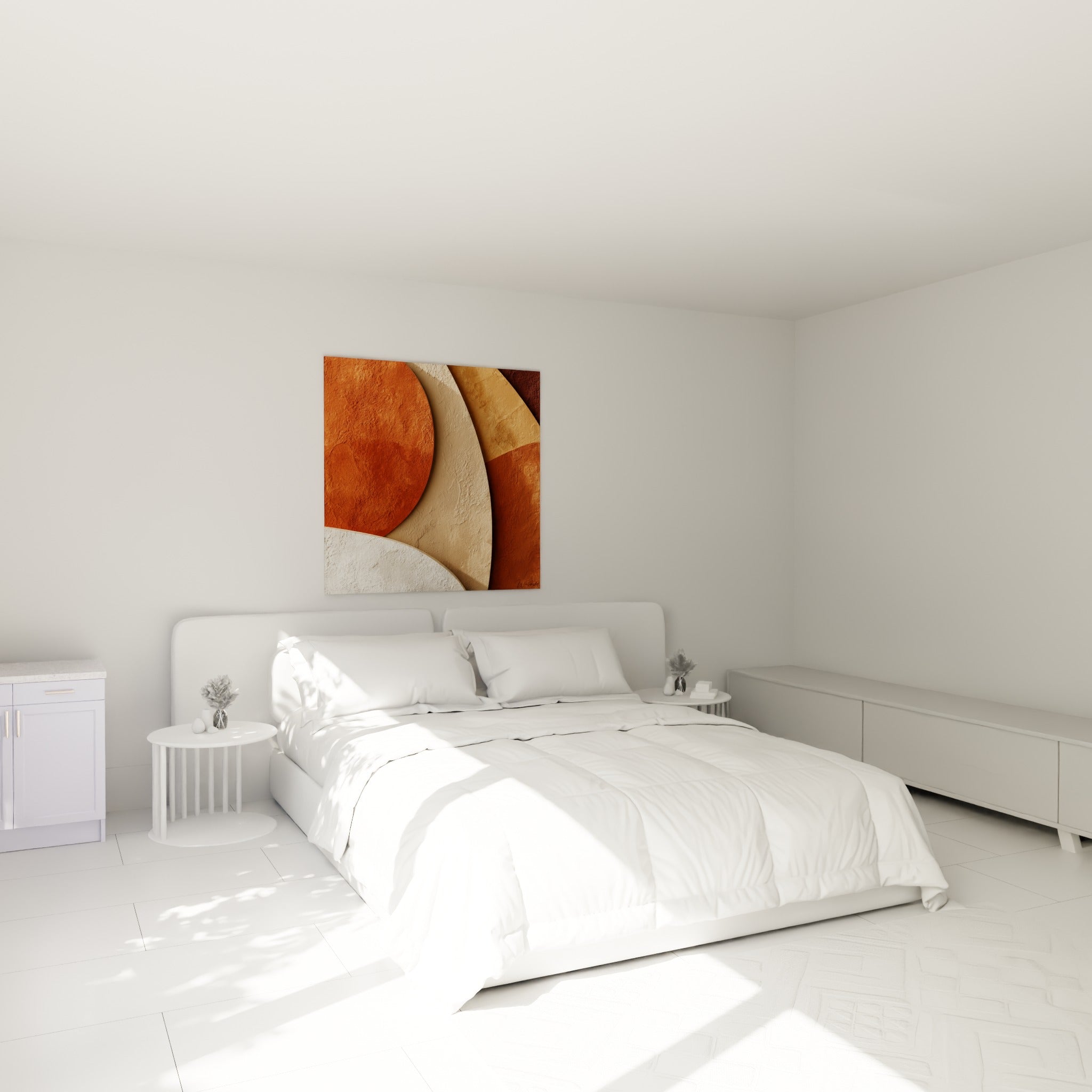 Formes ocre et crème enroulées en courbes, disposées au-dessus d'un lit dans une chambre claire