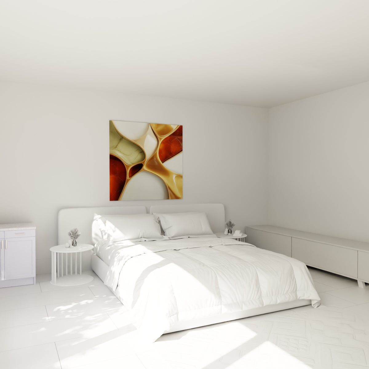 Courbes marbrées ocre et blanc crème traversées d'or, accrochées au-dessus d'un lit dans une chambre claire