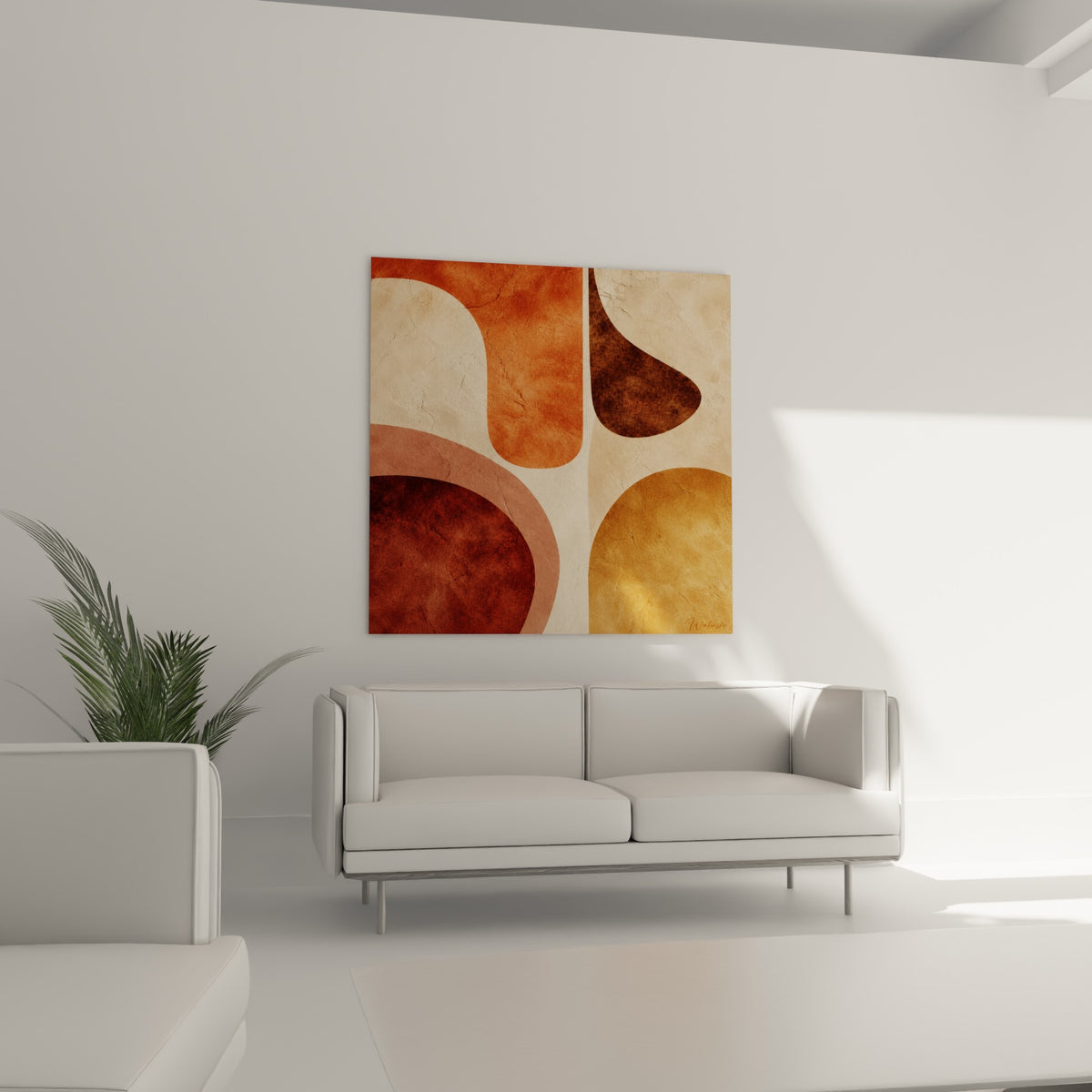 Galet rouge et arche orange formant ce tableau terracotta au-dessus d'un canapé dans un salon lumineux