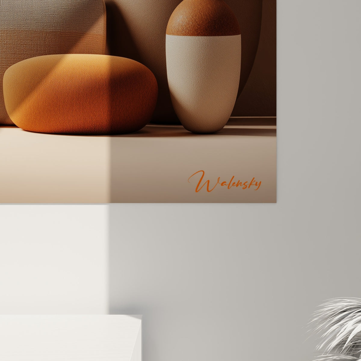 Grain mat de la céramique terracotta et reflets satinés du vase brun, coulures de lumière diagonale
