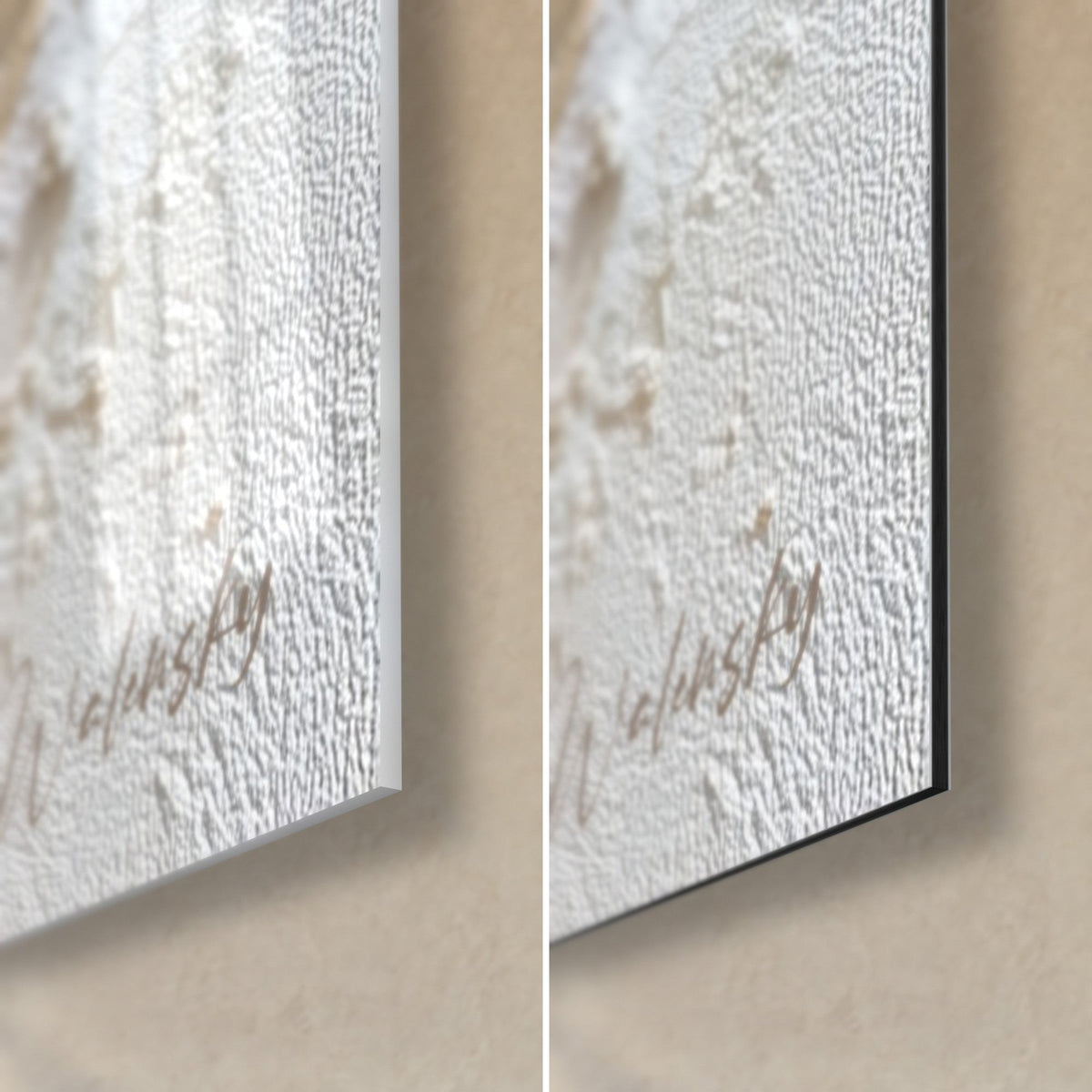 Tableau mur décrépi blanc et rouille, coin bas droit : verre acrylique brillant à gauche, alu Dibond mat et tranche de 3 mm