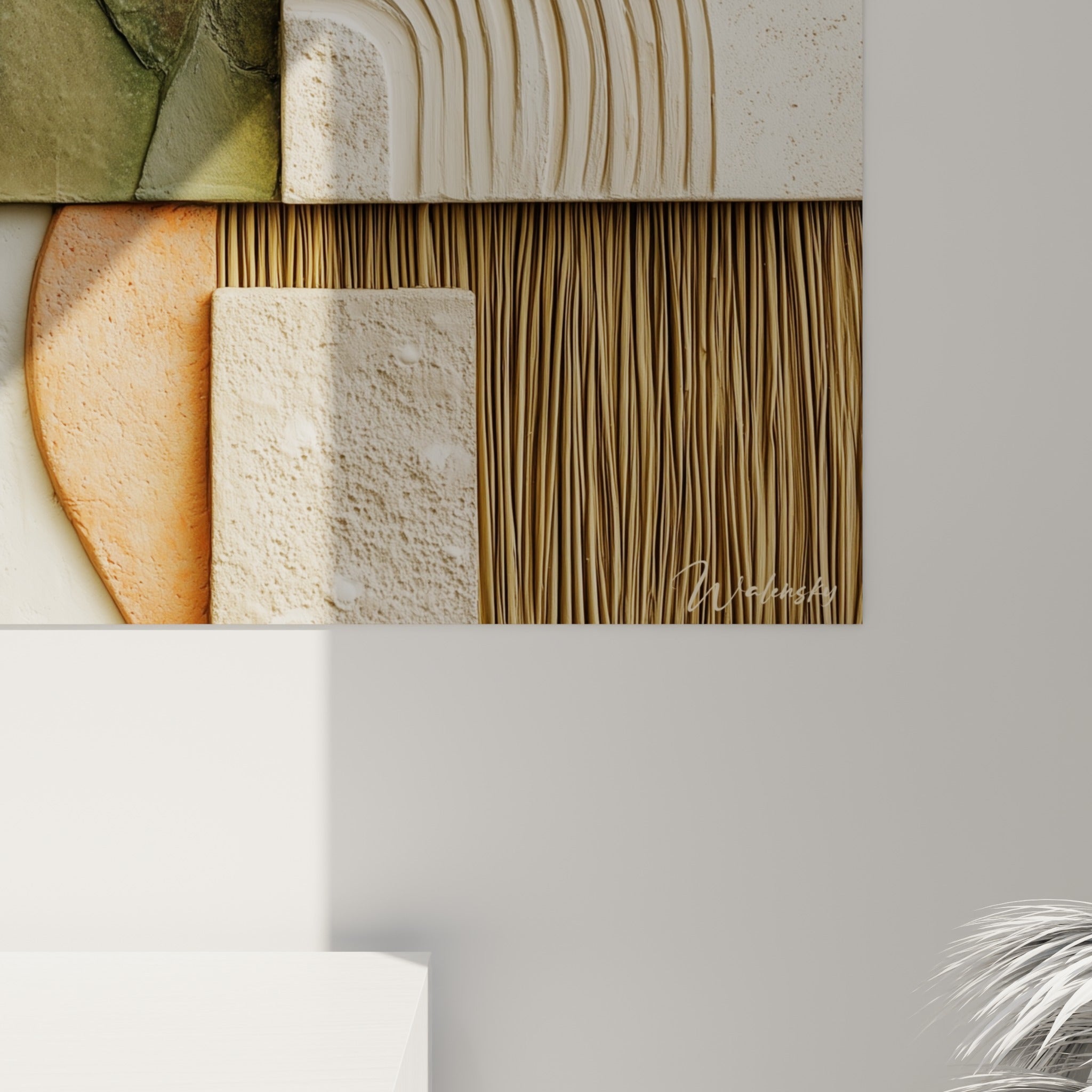 Grain minéral rapproché révélant les stries beige sablé et les veines vertes du panneau terracotta