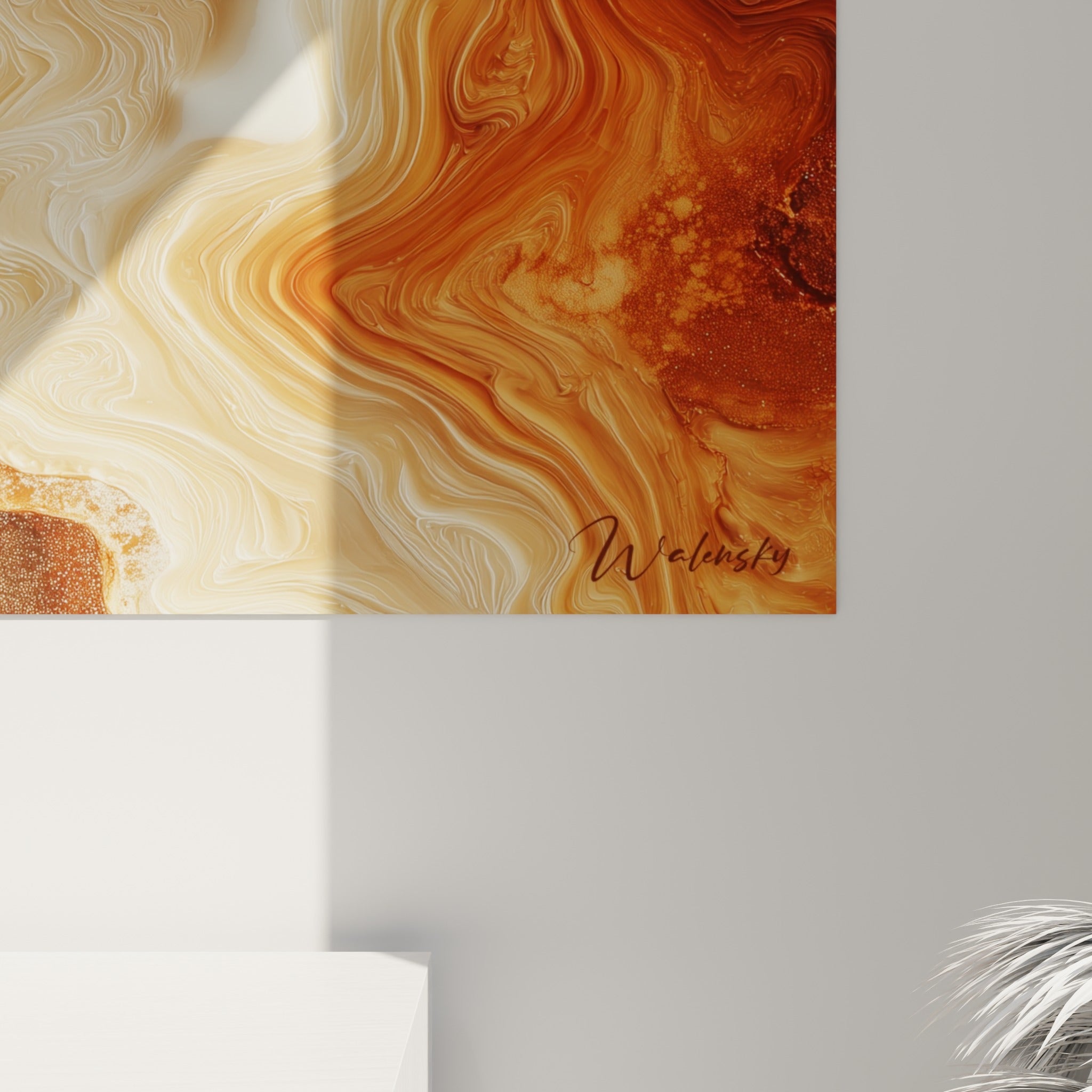 Grain satiné et coulures orange, brunes et crème visibles de près sur la toile Terracotta accrochée