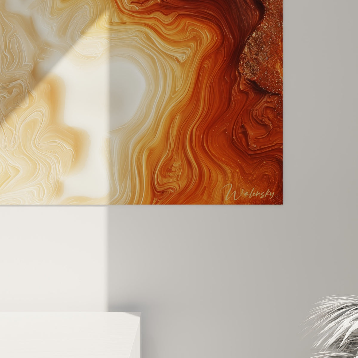 Grain texturé et reflets dorés révélant les veines fines de ce tableau agate ivoire et brun profond