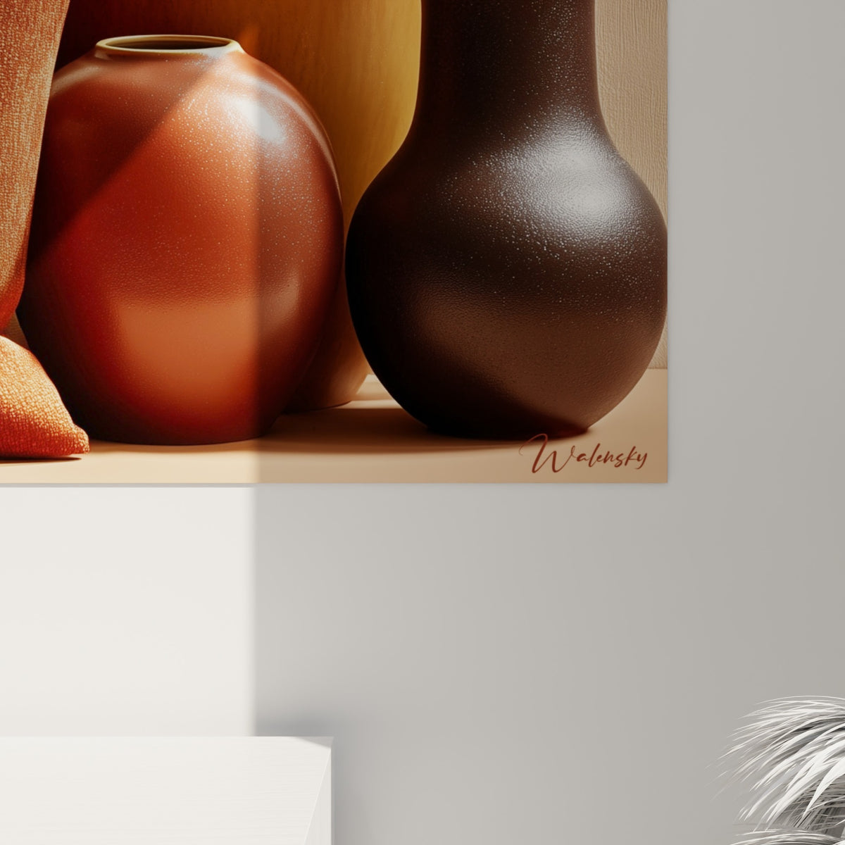 Grain lisse des vases ocre et brun brique révélant reflets et empâtements subtils de peinture