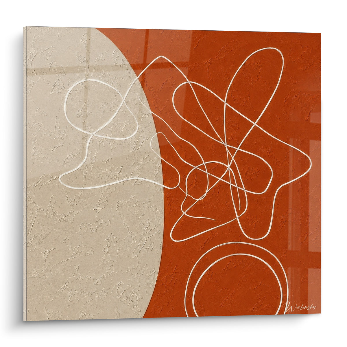 Ligne blanche sinueuse traversant un fond terracotta et beige texturé, composition abstraite minimaliste
