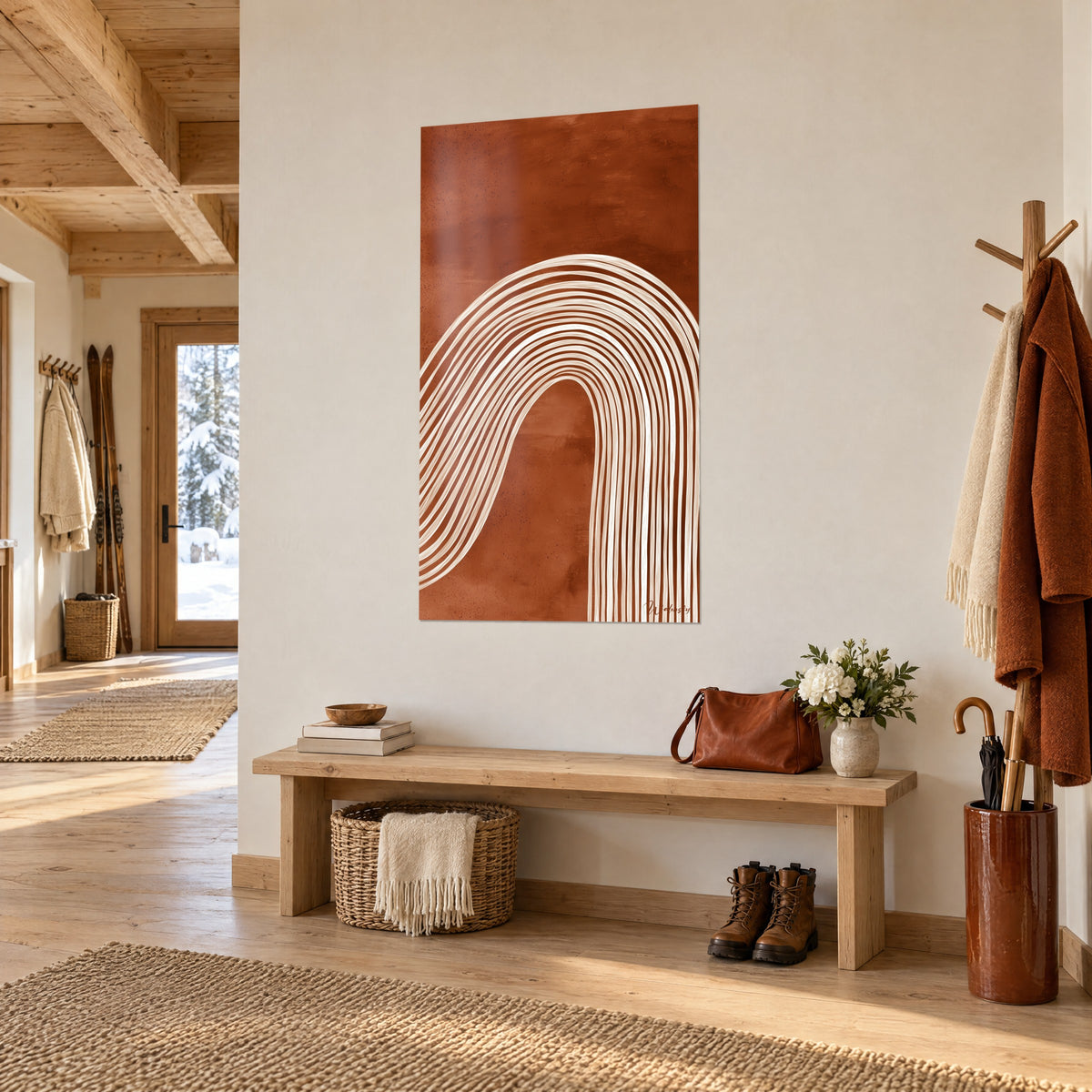 Cuadro líneas paralelas marfil curvadas en bóveda sobre terracota, pared blanca, banco de madera y abrigo, entrada de chalet
