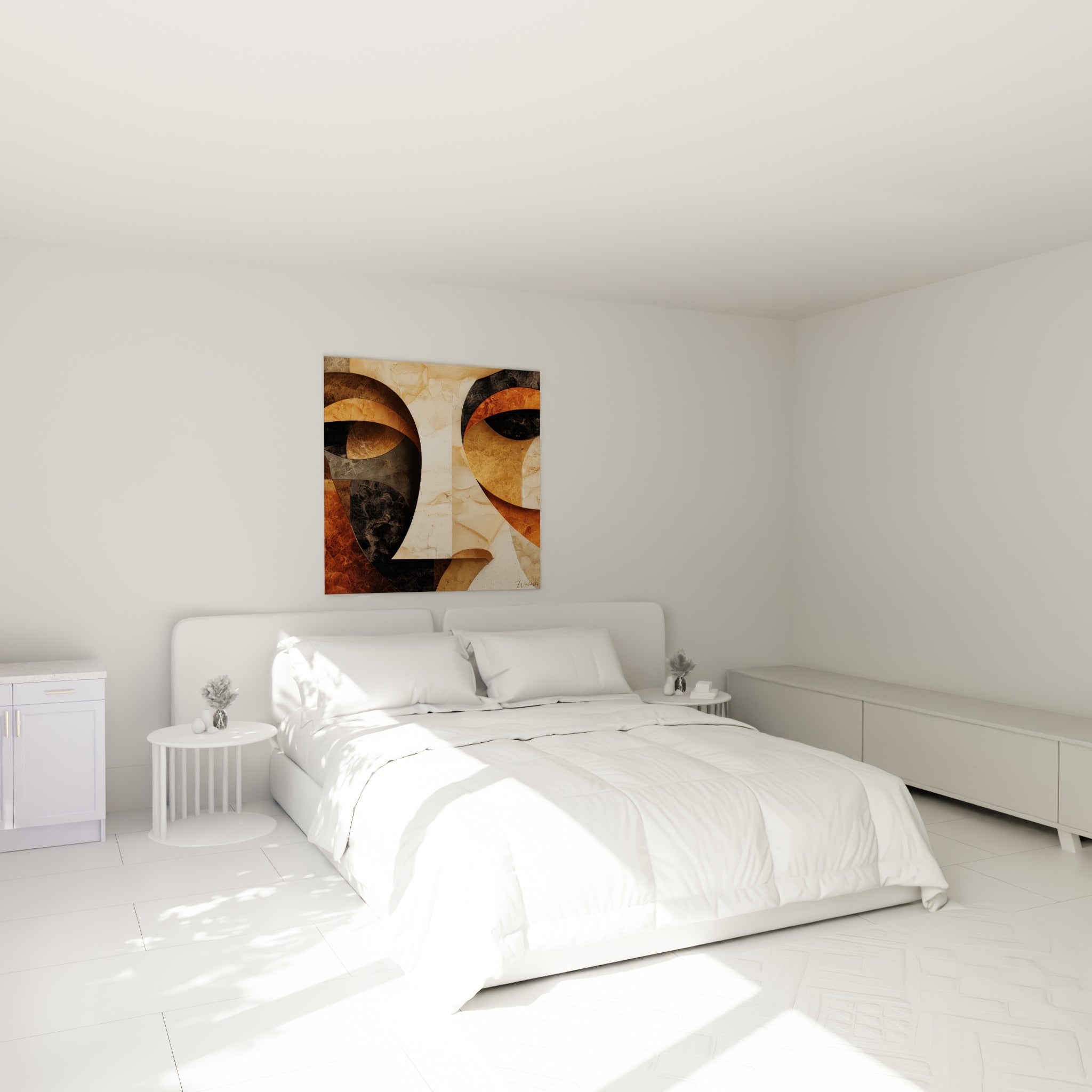 Masque géométrique terracotta et noir profond accroché au-dessus d'un lit dans une chambre claire