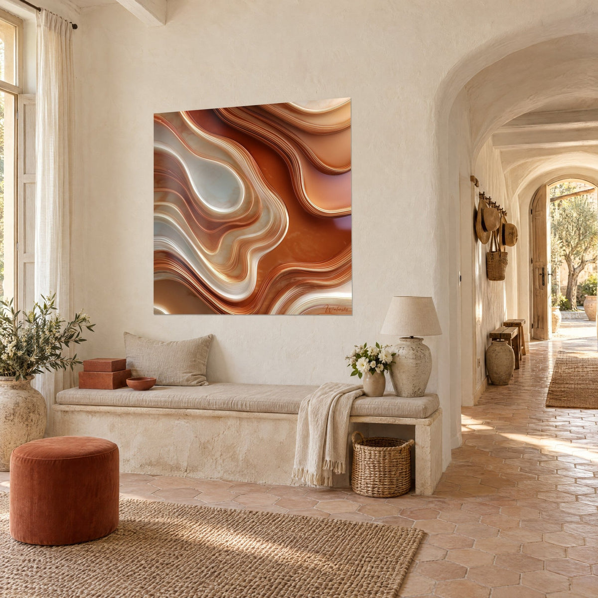 Quadro con strati fluidi arancio bruciato e avorio, goccia chiara centrale, in un corridoio a volta del mas