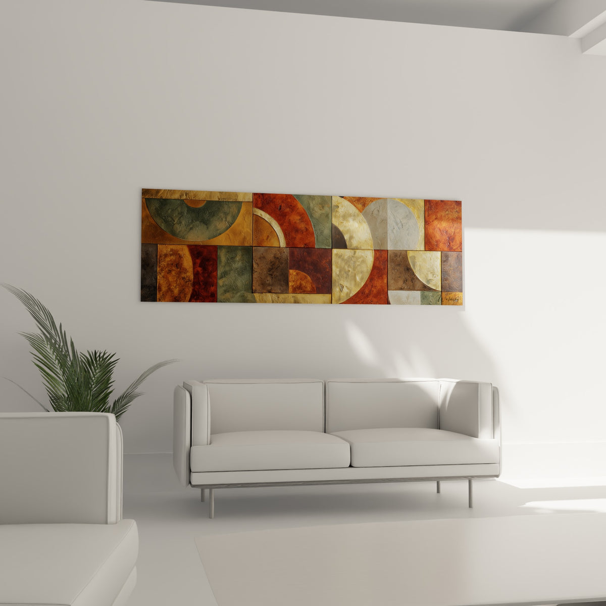 Segments ocre et gris perle s'articulent en mosaïque au-dessus d'un canapé dans un salon lumineux