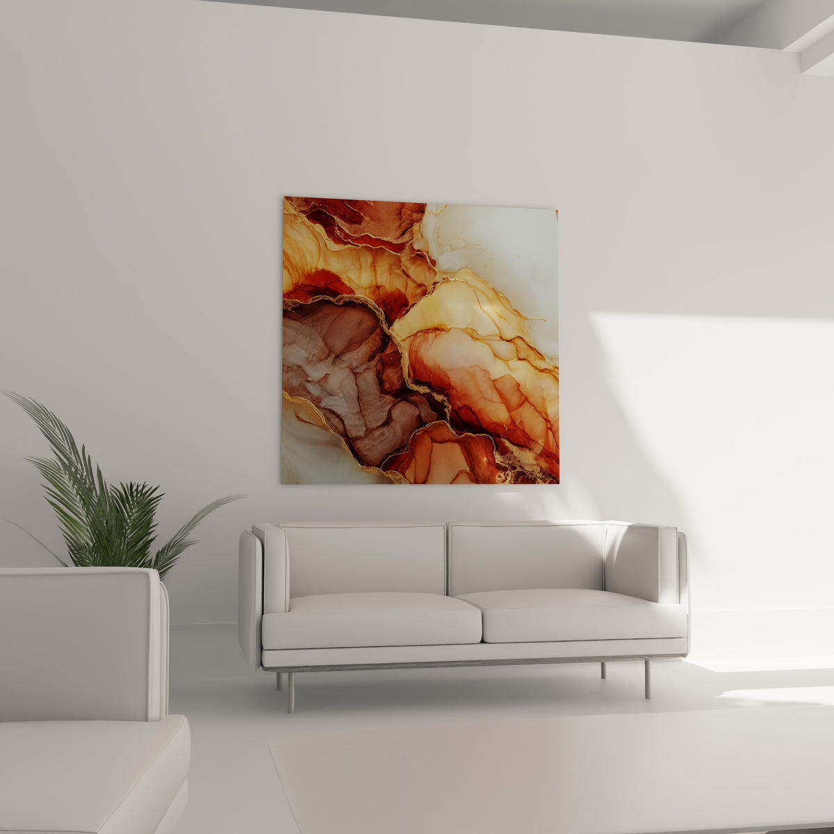 Veines rouille, ocre et grises entrelacées d'or au-dessus d'un canapé dans un salon lumineux