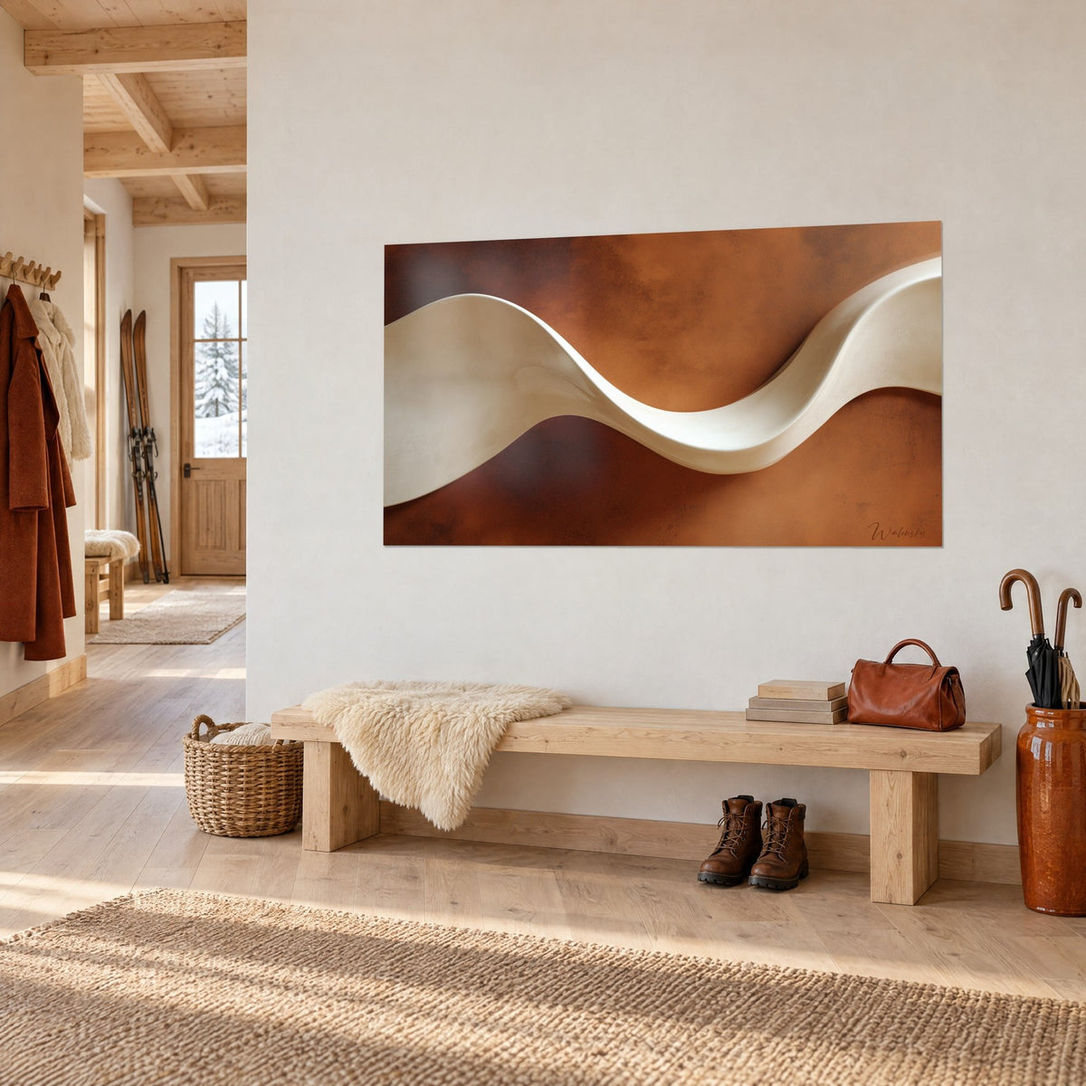 Tableau courbe nacrée crème sur fond terracotta, accroché haut près d'un banc en bois clair et de bottines, entrée du chalet