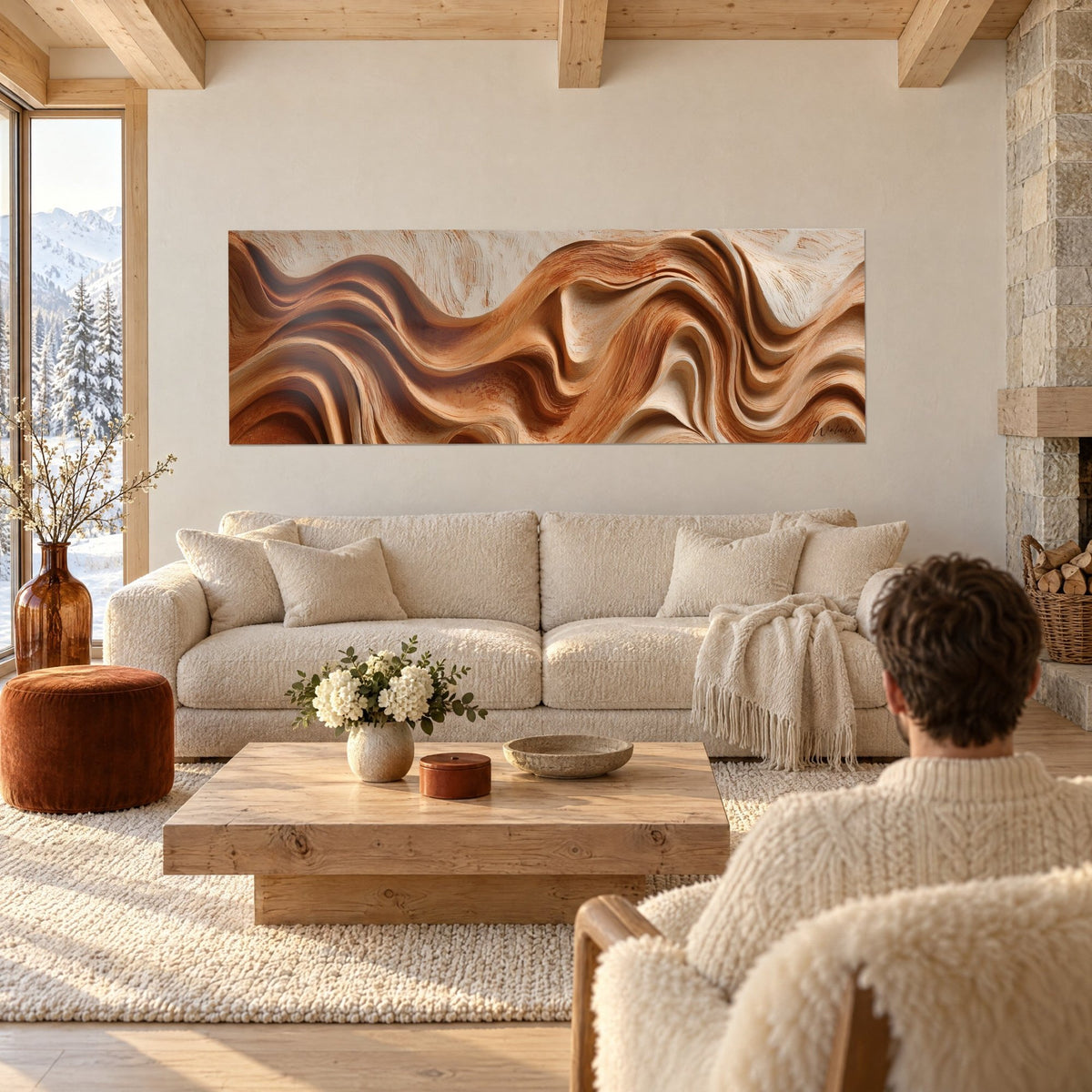 Tableau vagues sculptées cuivre et crème en relief, plis sinueux ondulants, au-dessus d'un canapé dans un salon lumineux