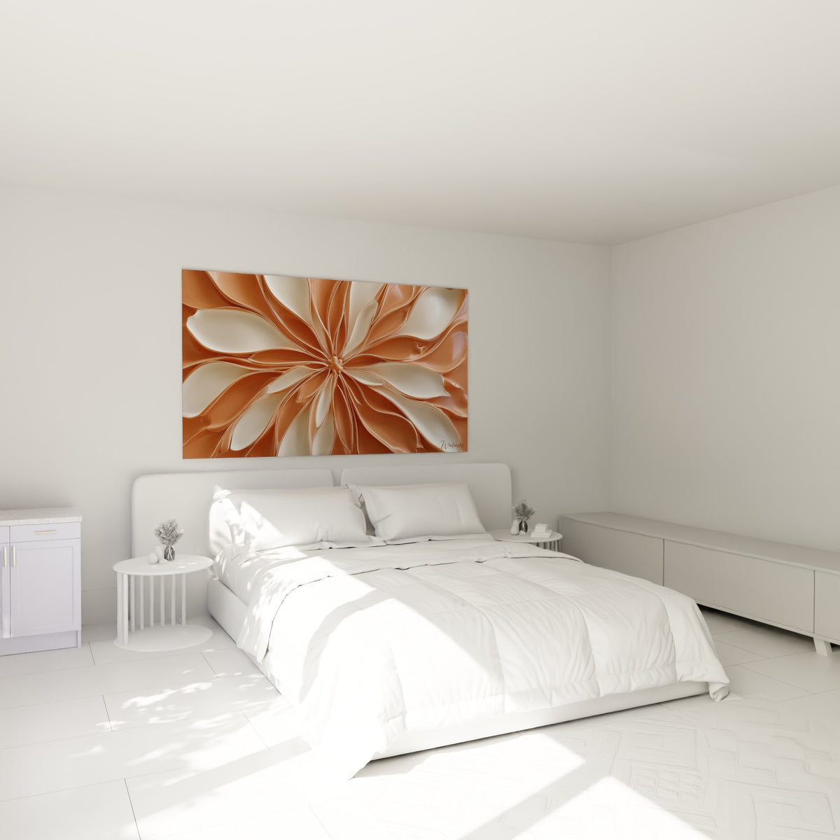 Pétales terracotta et blanc nacré d'une fleur sculpturale accrochée au-dessus d'un lit dans une chambre claire