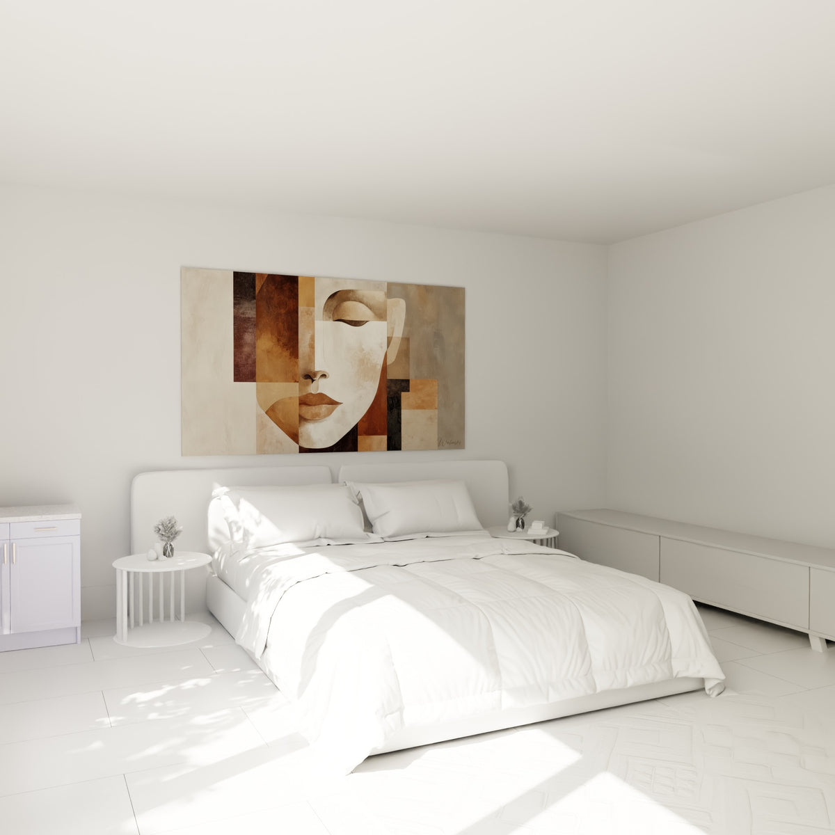 Portrait abstrait ocre et brun aux traits fragmentés, accroché au-dessus d'un lit dans une chambre claire