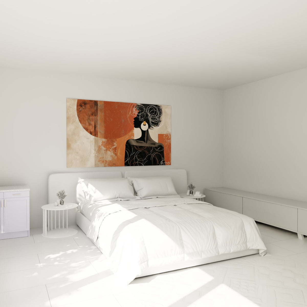 Portrait graphique noir et terracotta, boucle d'oreille bois clair, au-dessus d'un lit dans une chambre claire