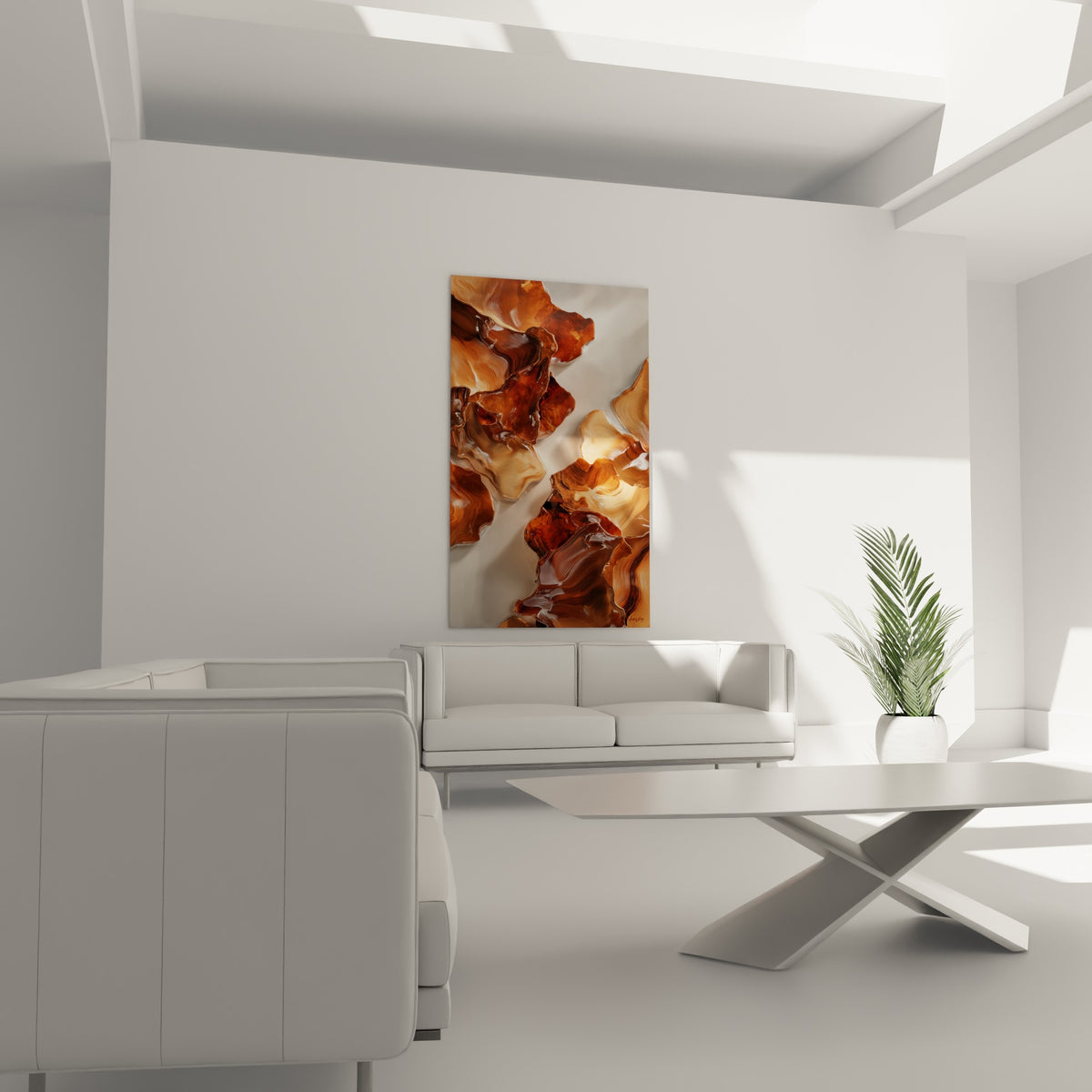 Motifs abstraits bruns et cuivrés déployés au-dessus d'un canapé dans un salon lumineux