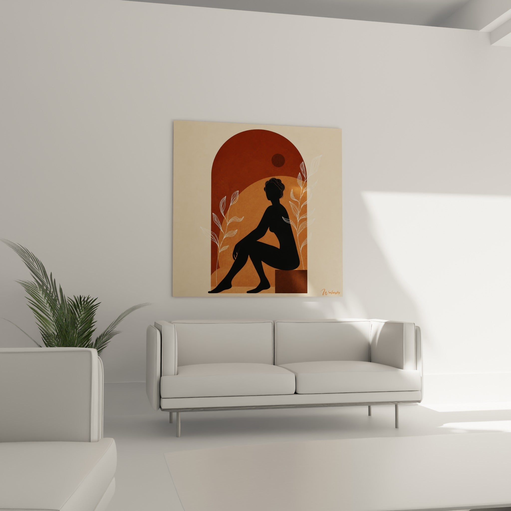 Arche terracotta et brune abritant une silhouette noire méditative, au-dessus d'un canapé dans un salon lumineux