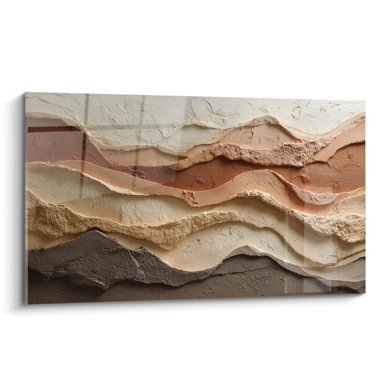 Strates sculptées ivoire, terracotta et anthracite composant un relief minéral en vagues successives