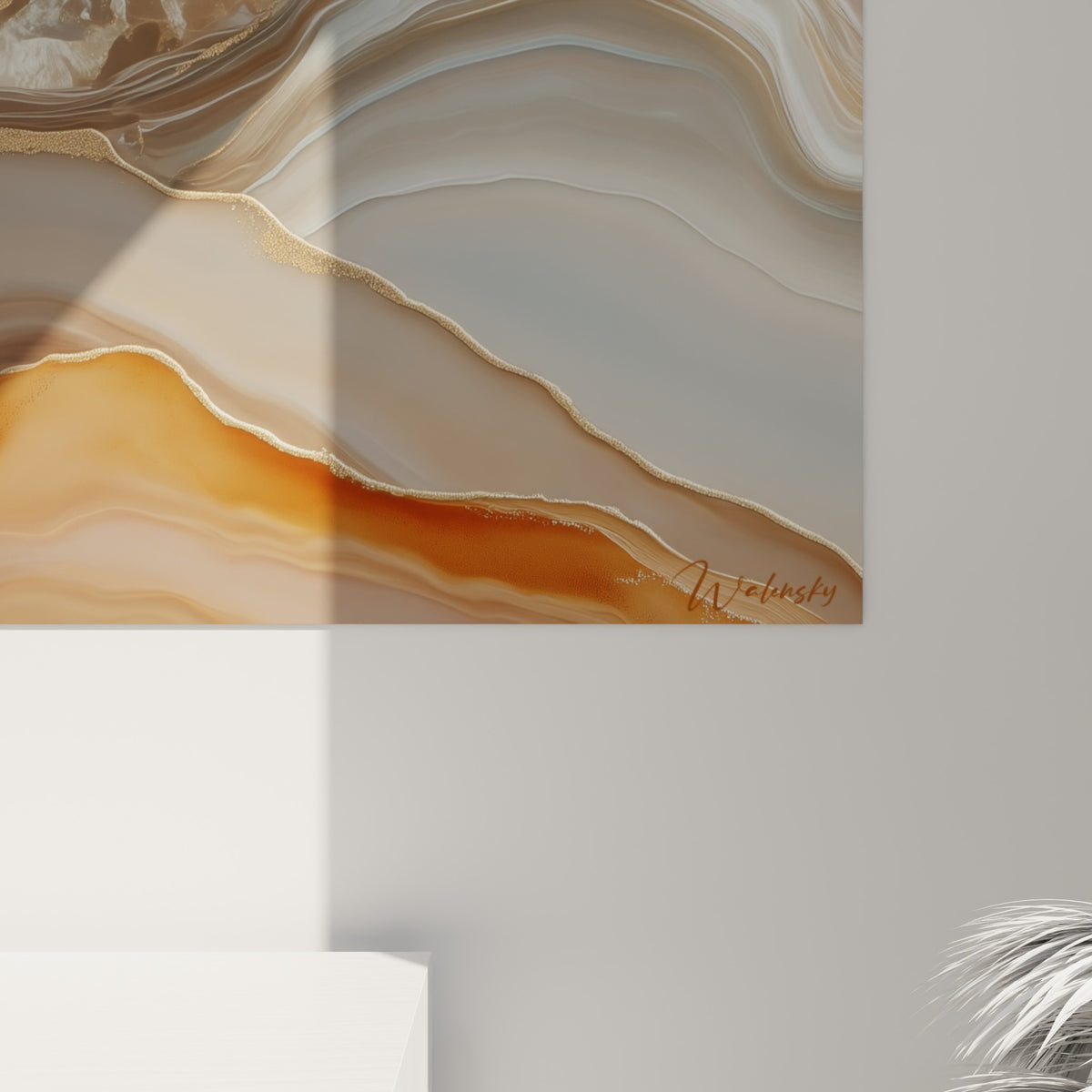 Grain lisse et brillant révélant les fragments texturés blancs et les veines dorées entre terracotta et gris