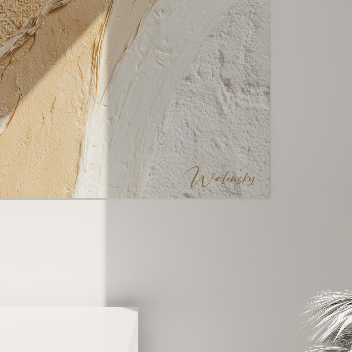 Empâtements et sillons visibles entre blanc crème et brun terracotta sur la toile accrochée