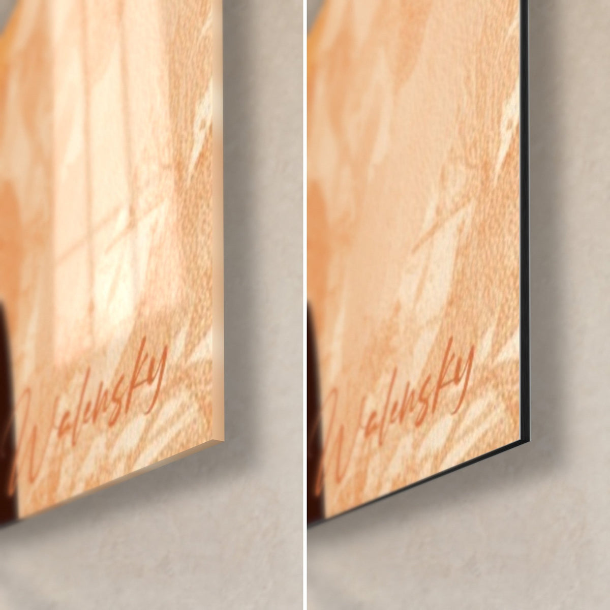 Tableau femme en robe à pois, coin bas droit : verre acrylique brillant à reflets à gauche, alu Dibond mat noir à droite, tranche de 3 mm