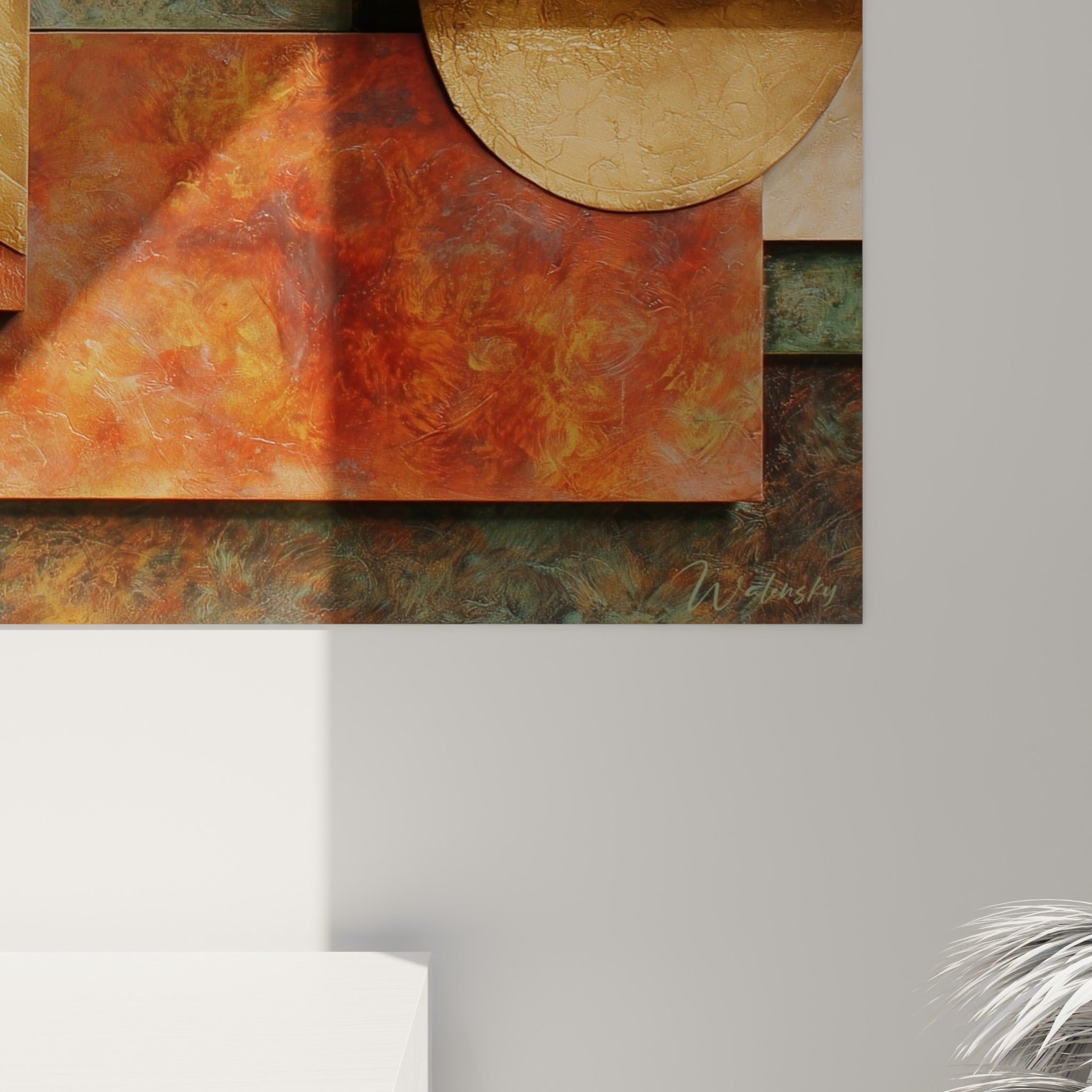 Détail de la texture granuleuse dorée et rouille du tableau Terracotta, empâtements et craquelures visibles en gros plan