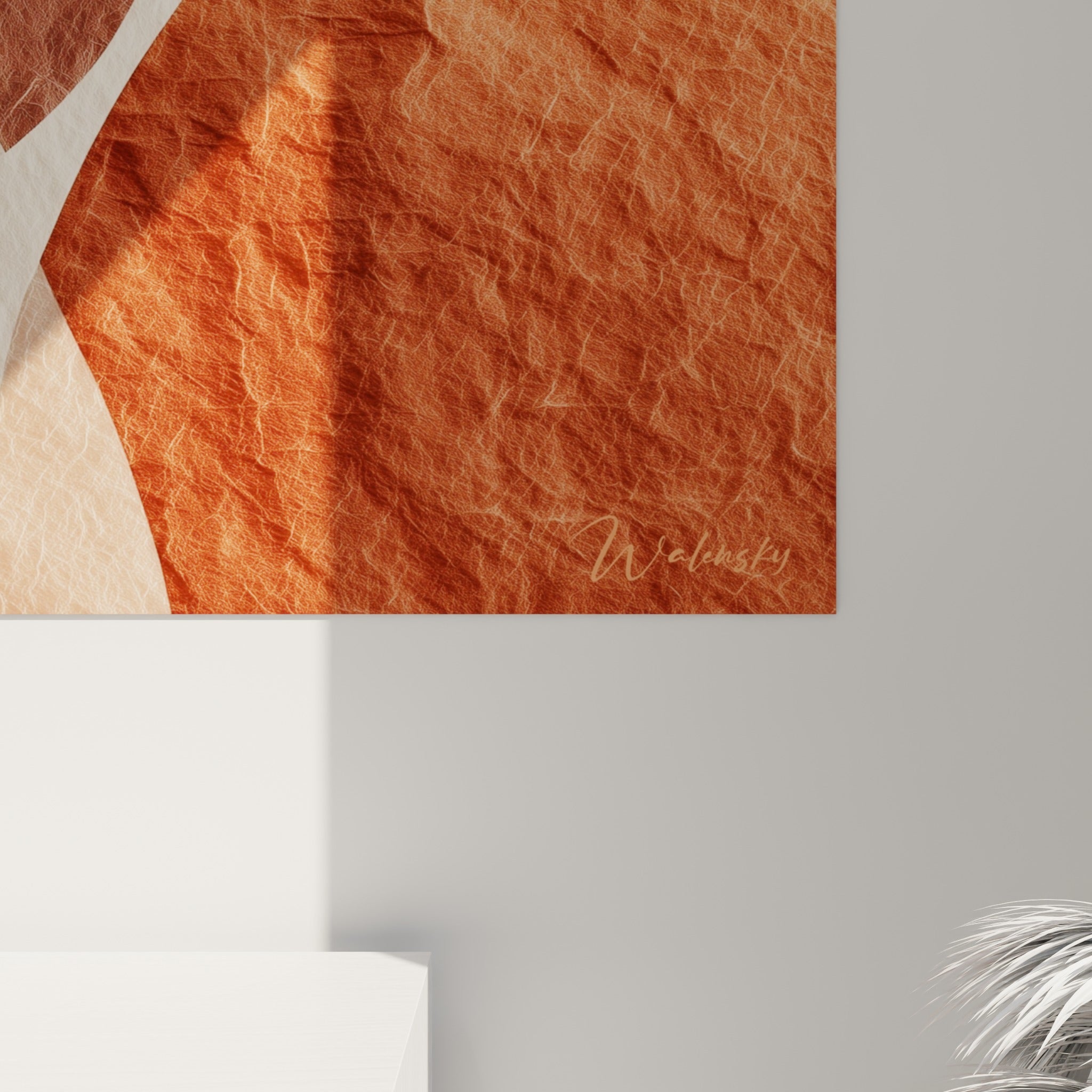 Grain texturé de la toile révélant les nuances rouille et brun sombre sous la lumière