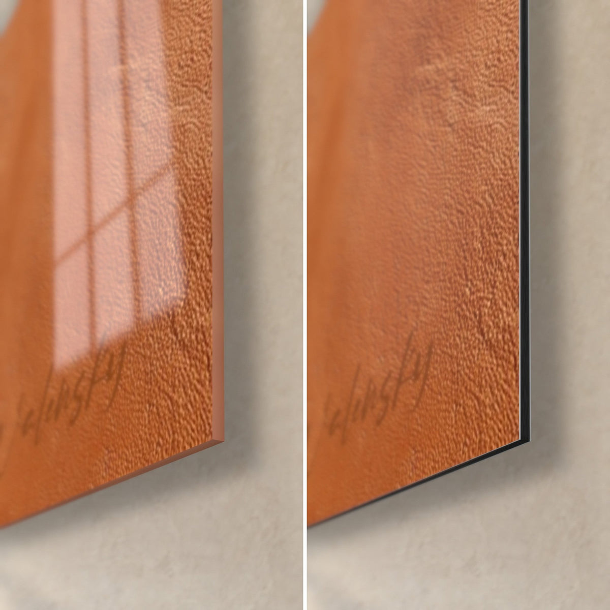 Quadro con onde minerali in terracotta e bianco sporco, angolo in basso a destra, vetro acrilico lucido e Dibond opaco, spessore 3 mm
