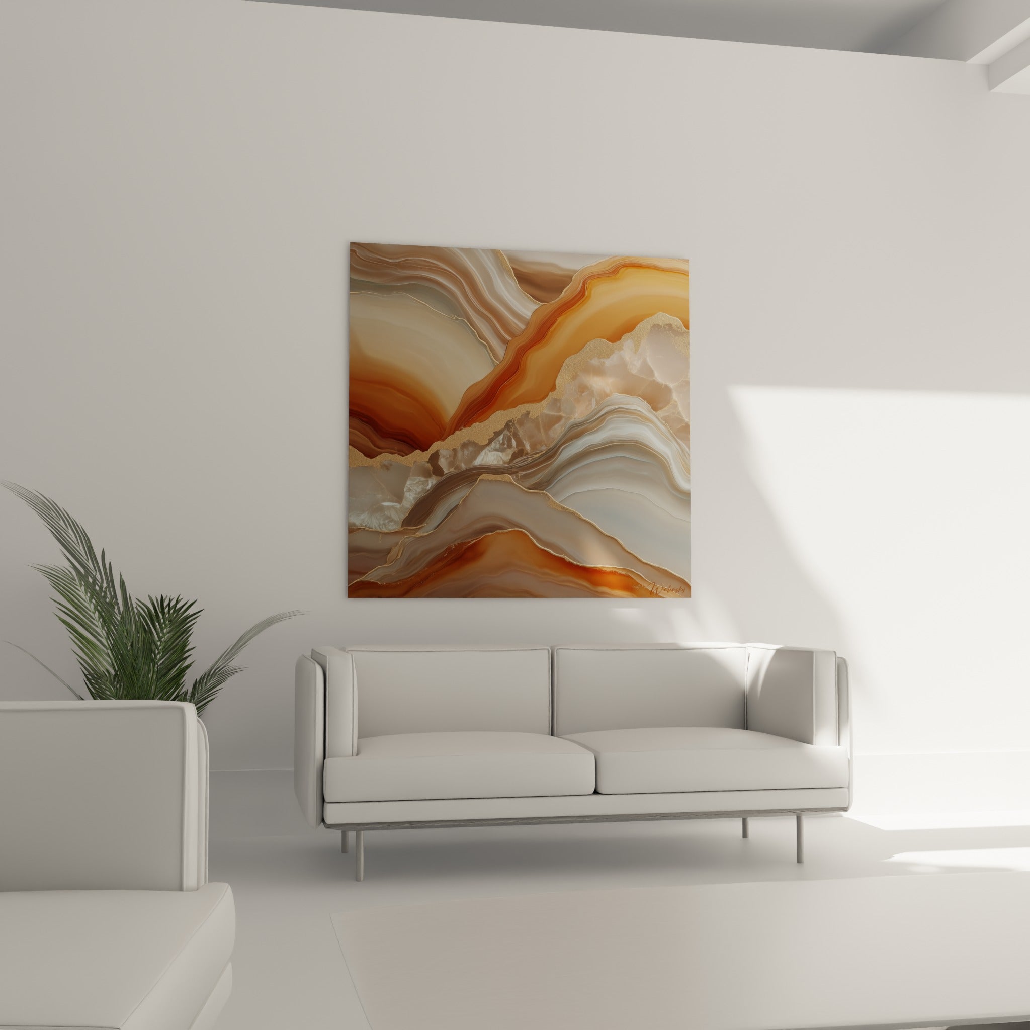 Courbes d'agate ocre et grise scintillantes de fils dorés, au-dessus d'un canapé dans un salon lumineux