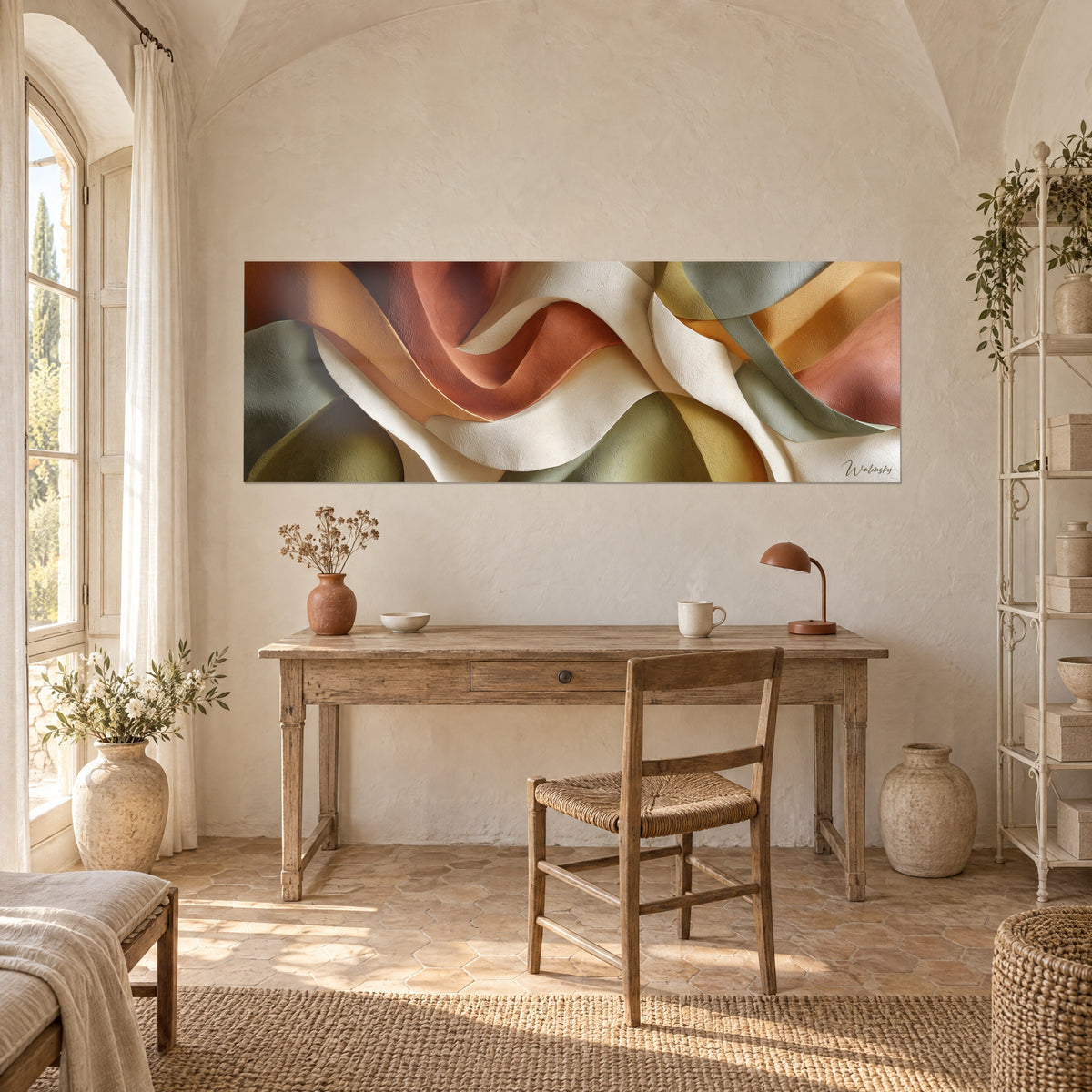 Tableau volutes sculptées sauge et terracotta en panorama, au mur au-dessus d'un bureau en bois clair et d'une chaise paillée du mas provençal