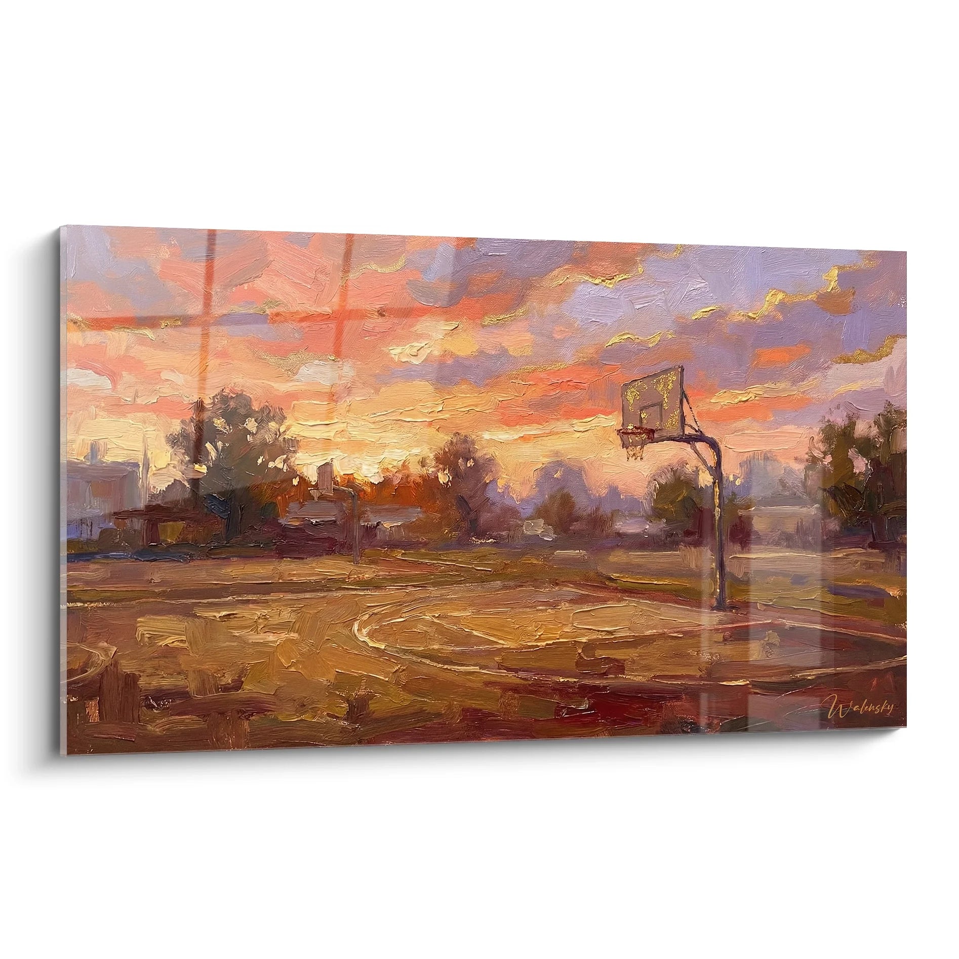 Tableau terrain basket ball au coucher du soleil avec panier et ciel dramatique orange violet