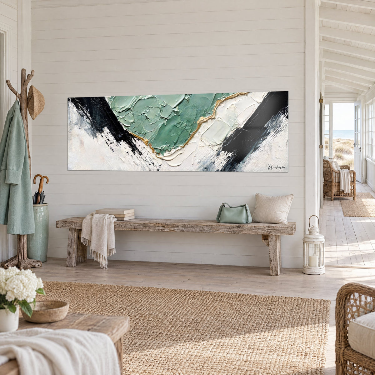 Tableau faille dorée entre empâtements vert d'eau et traînées noires sur fond blanc crème, banc en bois et lanterne, bord de mer