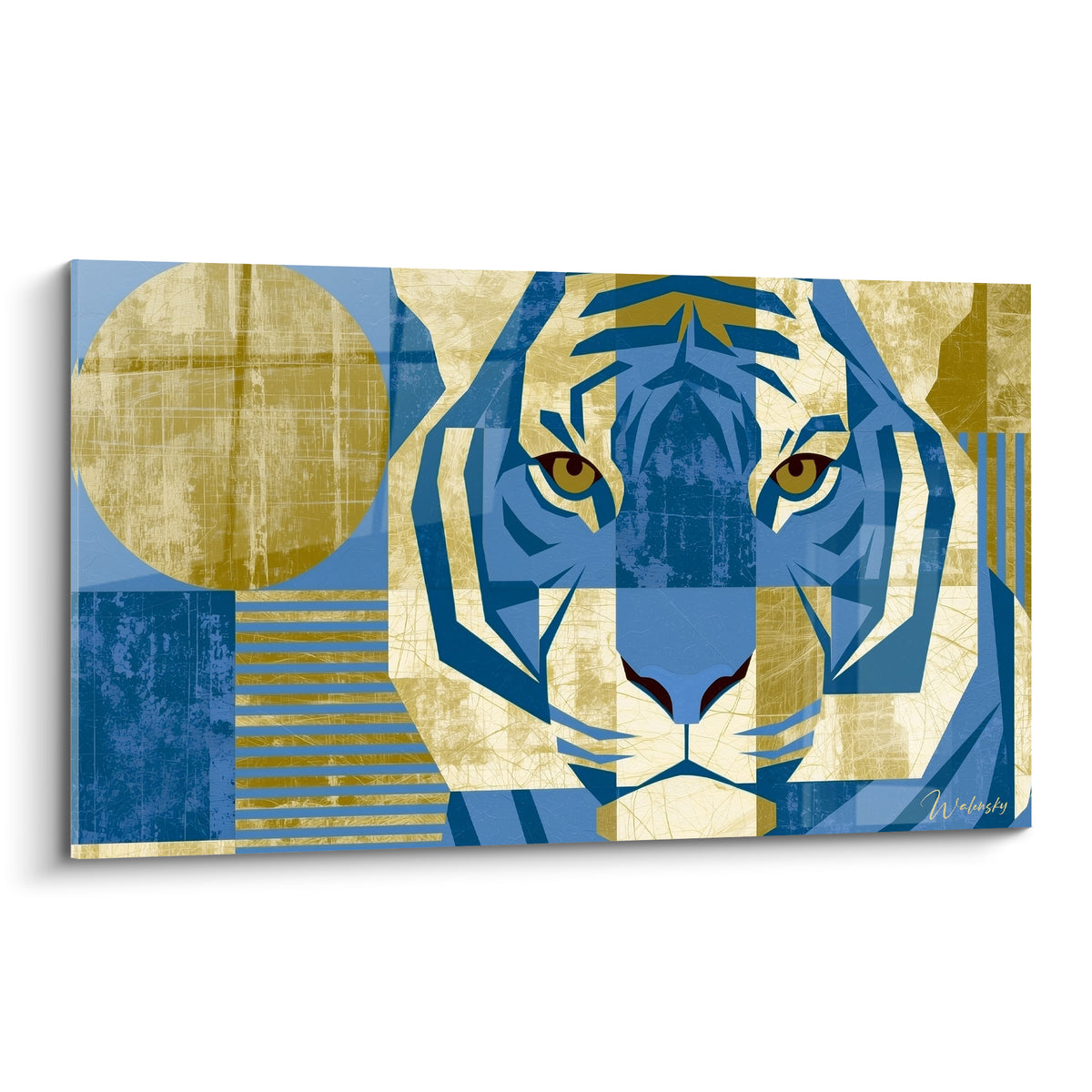 Tigre au regard ambré, museau bleu marine et fond doré texturé en larges blocs graphiques
