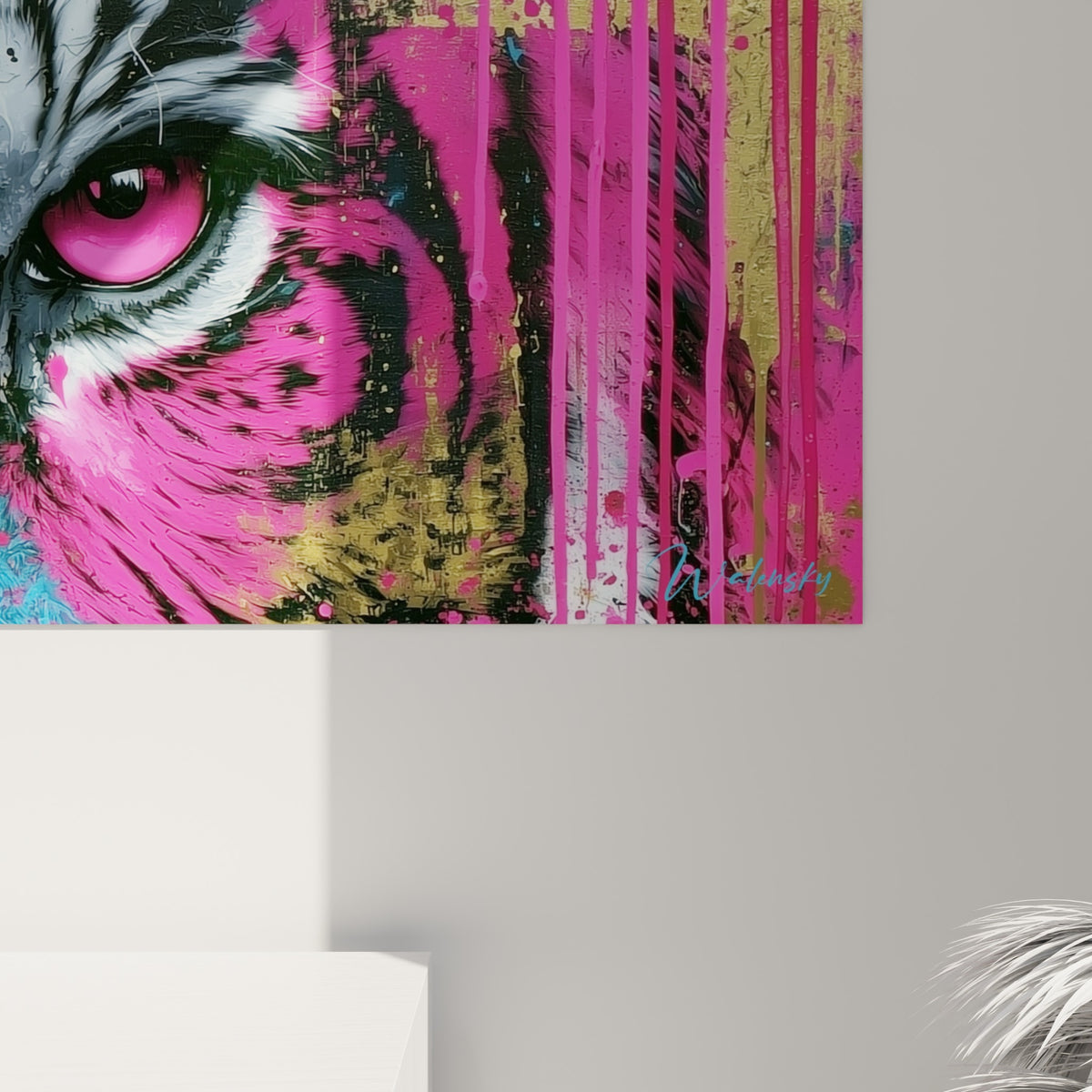 Coulures dorées et empâtements roses sur le pelage du tigre, matière picturale dense et texturée visible de près