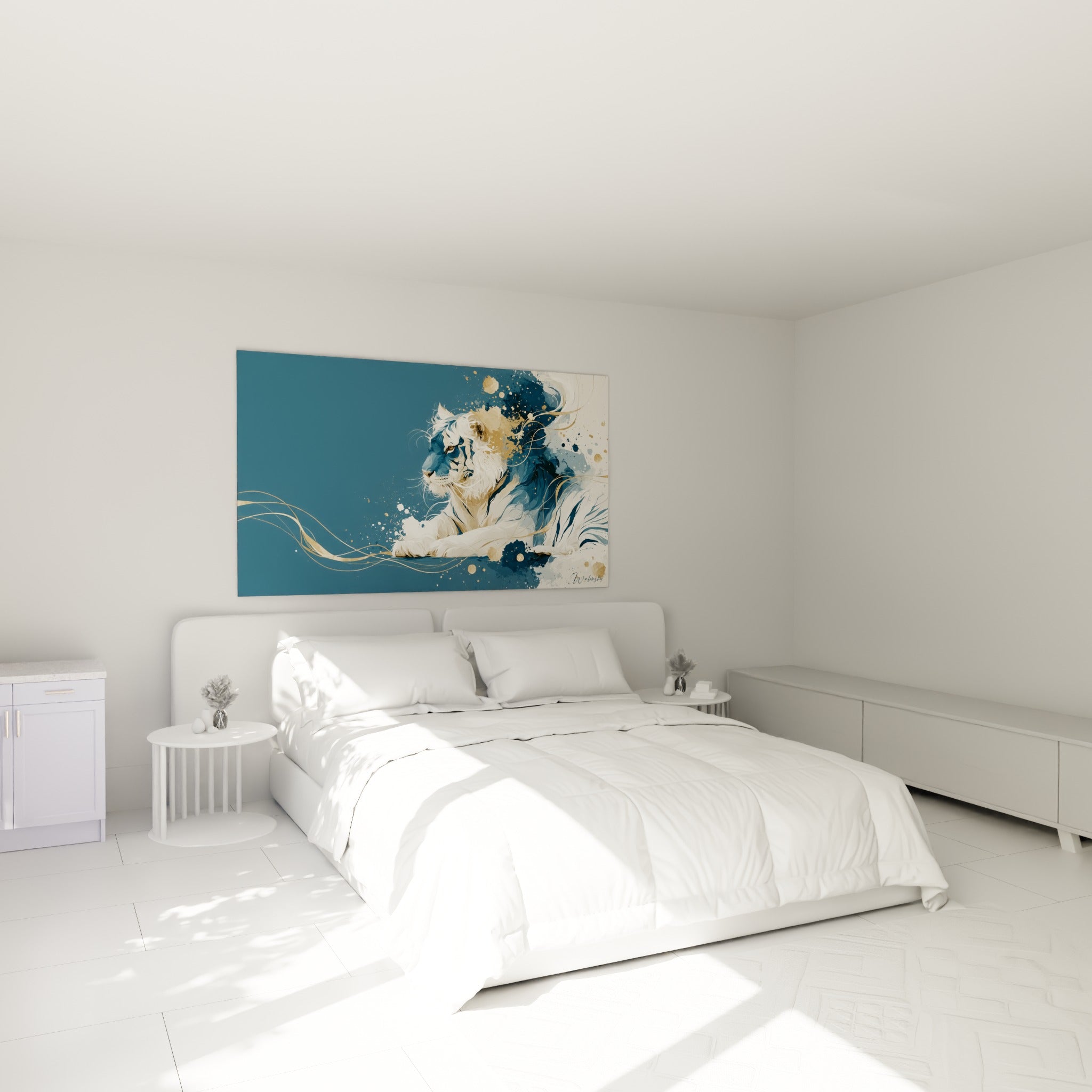 Félin couché en bleu marine et blanc crème, filaments dorés, accroché au-dessus d'un lit dans une chambre claire