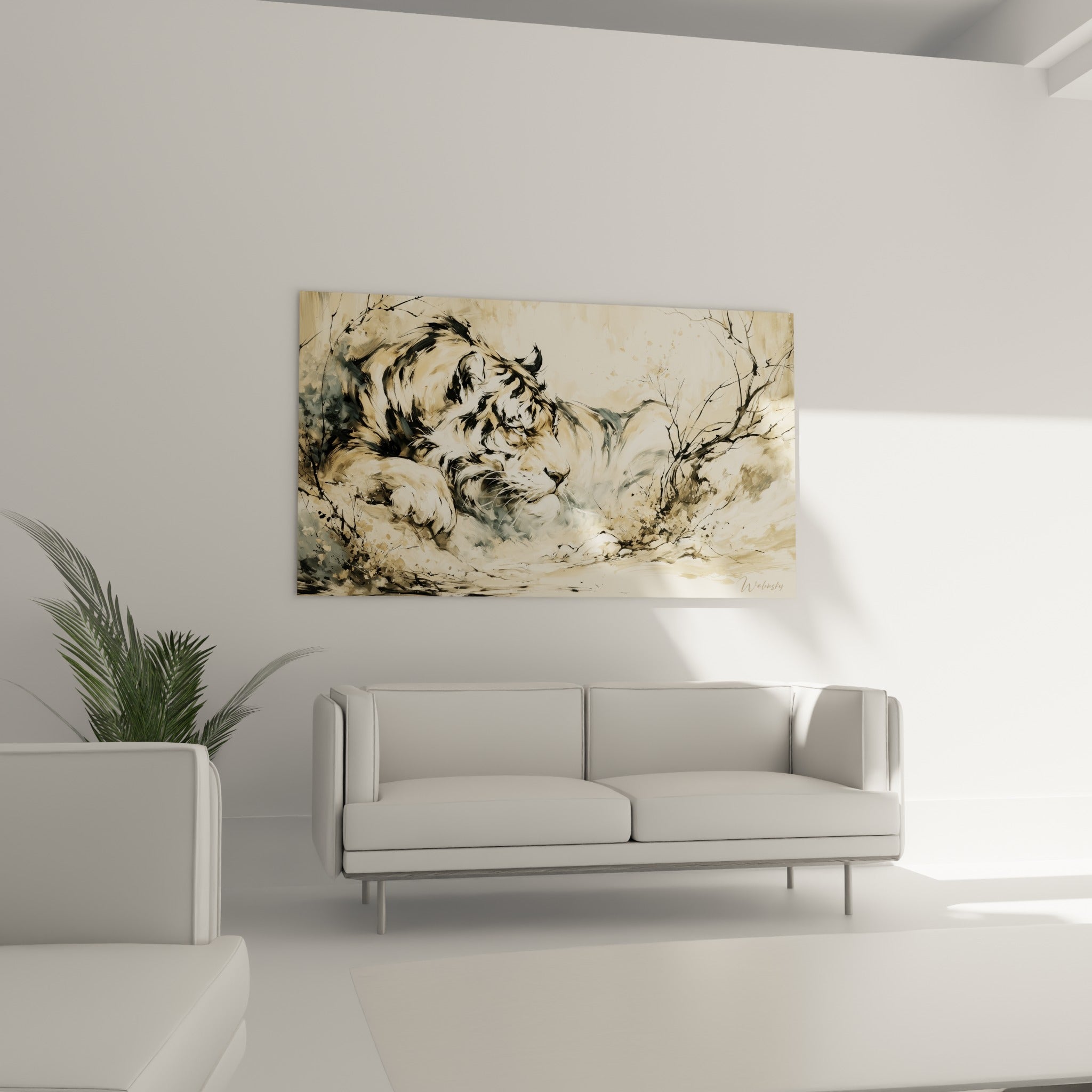 Félin au repos beige sépia et branches noires, posture allongée, au-dessus d'un canapé dans un salon lumineux