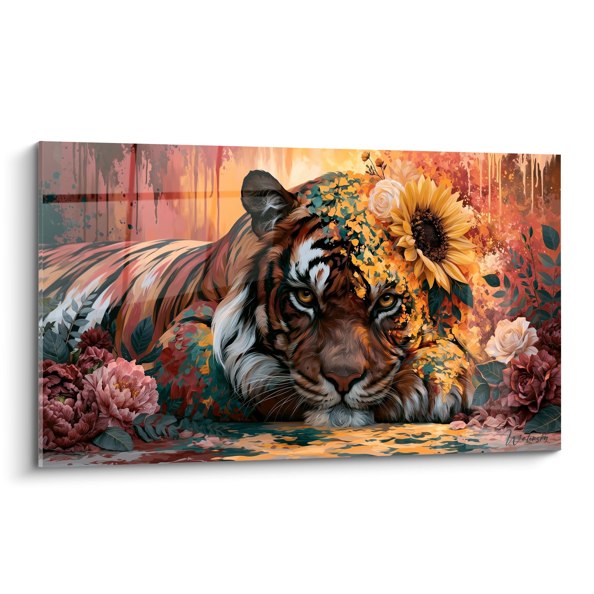 Tigre fauve et blanc allongé, tête envahie de fleurs roses et tournesol doré sur fond terracotta.