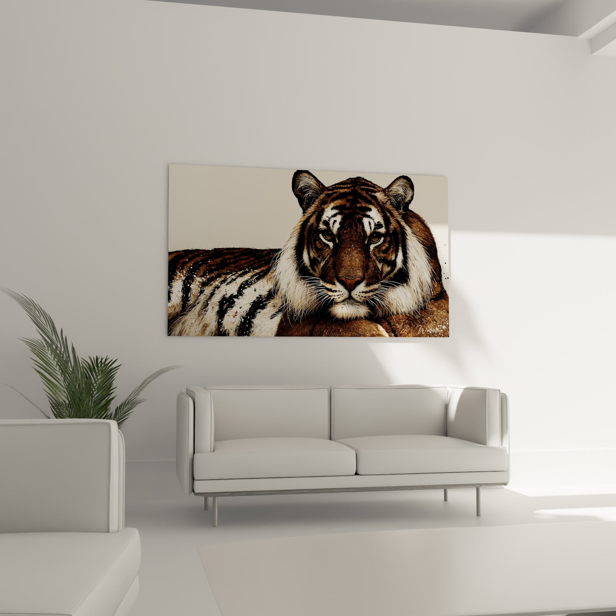 Tigre fauve et ivoire allongé, moustaches blanches détaillées, suspendu au-dessus d'un canapé dans un salon lumineux.