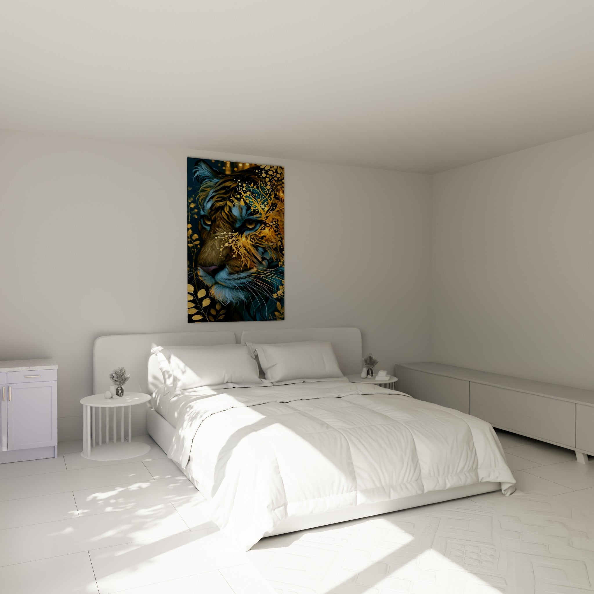 Tigre fauve et doré, ramures lumineuses, au-dessus d'un lit dans une chambre claire