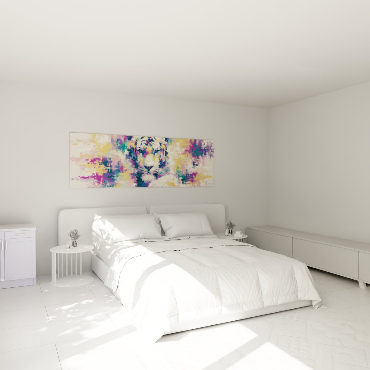 Félin aux teintes mauves et jaunes accroché au-dessus d'un lit dans une chambre claire
