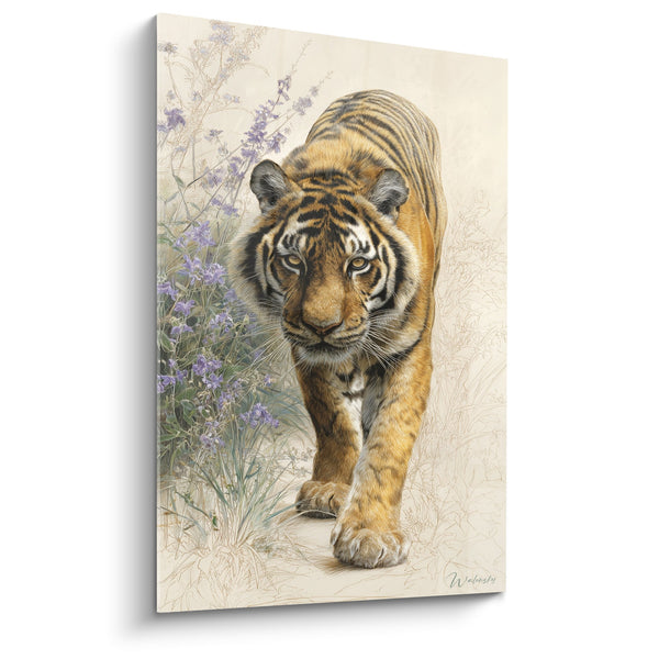 Tijger schilderij met oranje tinten wandelend tussen paarse bloemen - Majestueuze Katachtige - Editie Tijger