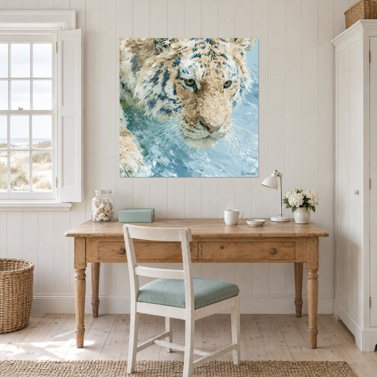 Tableau tigre peint au couteau, pelage ivoire et sable, rayures bleu marine, éclaboussures azur, au-dessus d'un bureau en bois clair