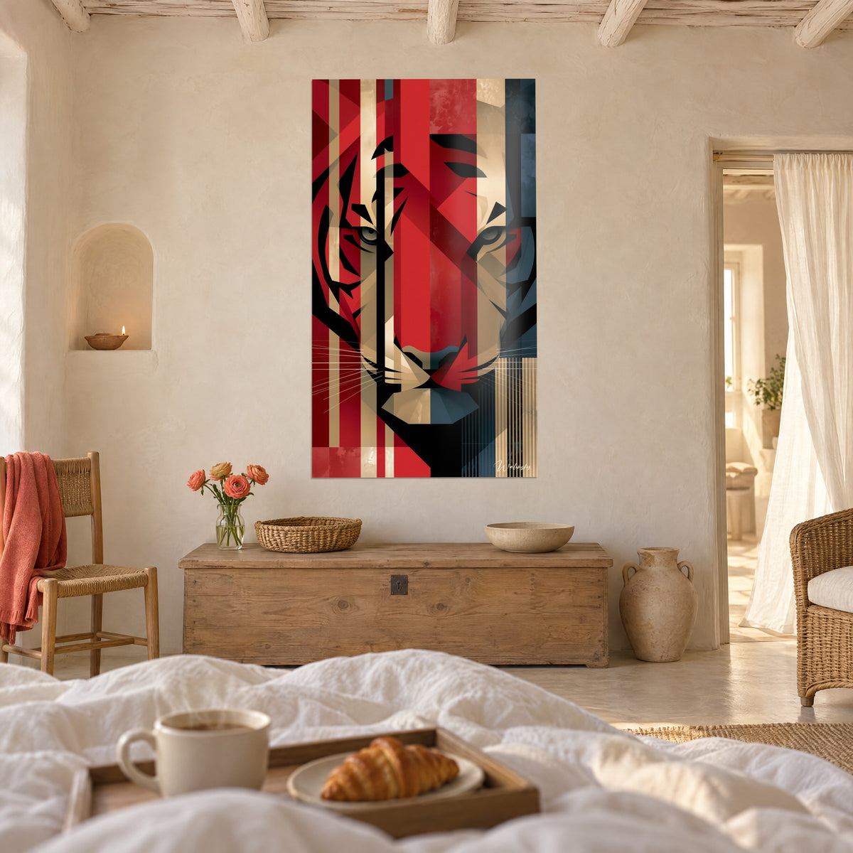Schilderij tijgergezicht in scharlakenrood en leiblauw, witte snorharen, tegenover een verfrommeld bed met halvemaanvormig dienblad, lichte slaapkamer