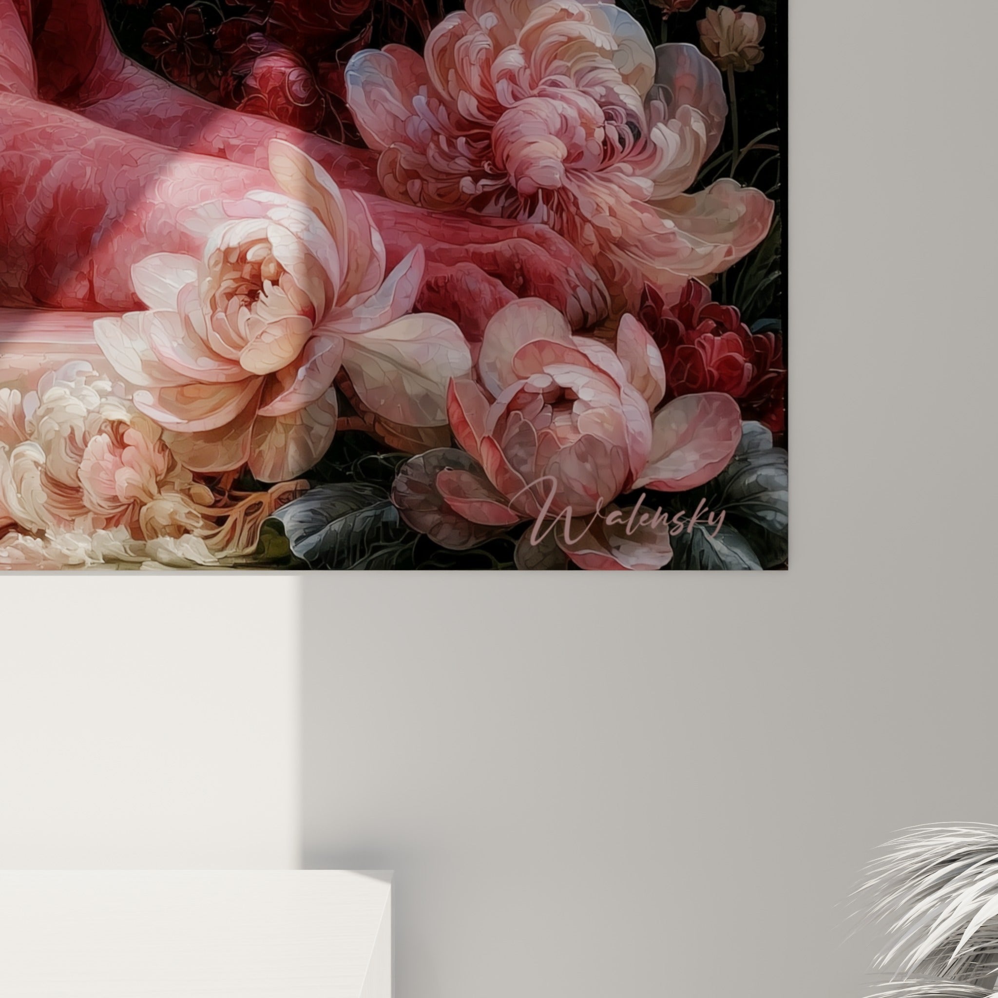 Empâtements rouges et noirs se mêlant aux pétales roses, détail texturé de l'impression du tableau tigre