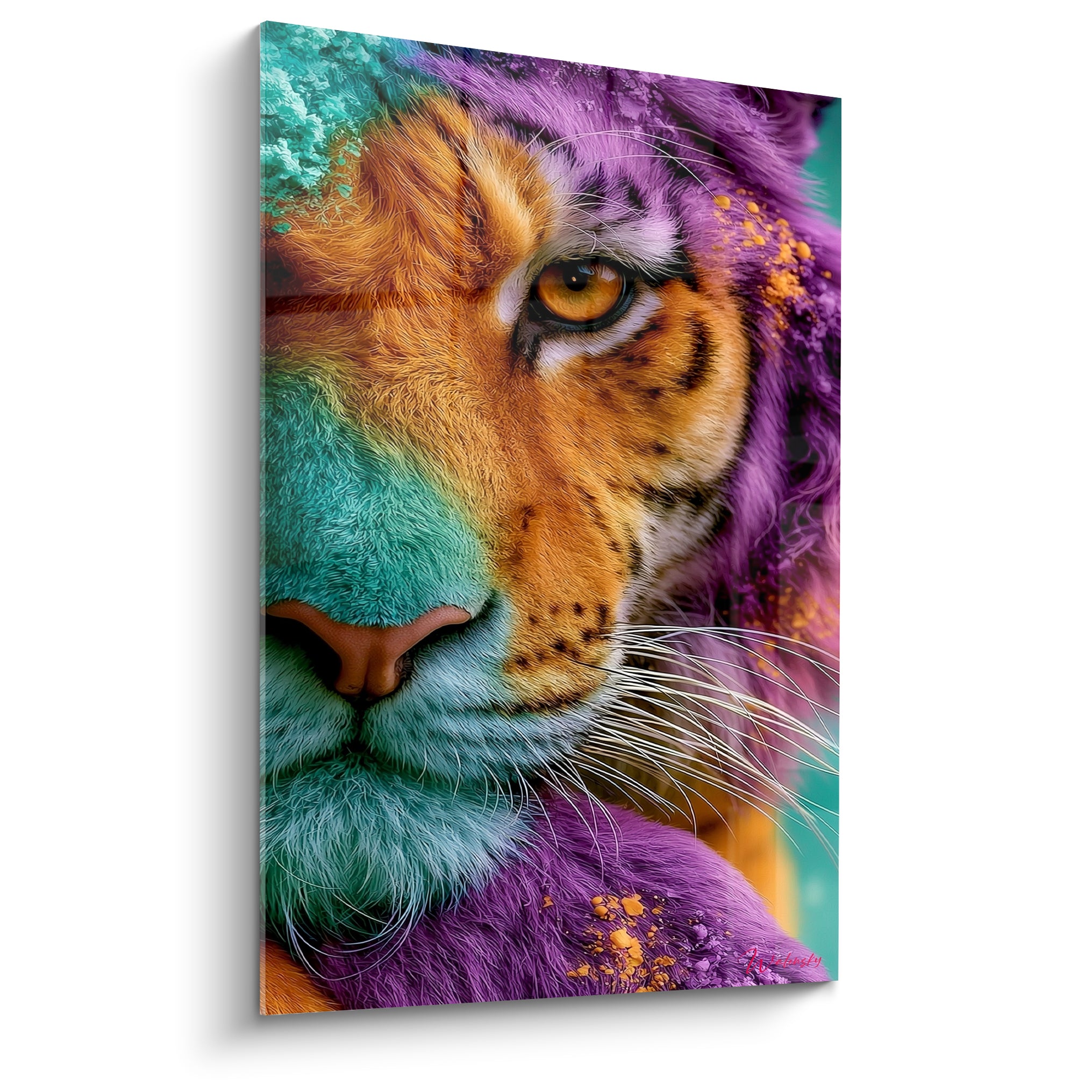 Tigre au regard ambré, pelage violet, turquoise et orangé, portrait en gros cadrage pictural.
