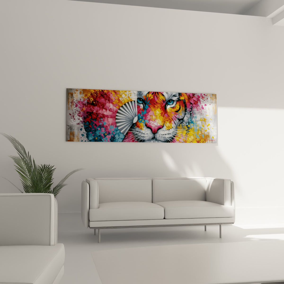 Motif éclaté ocre et fuchsia sur visage de tigre, au-dessus d'un canapé dans un salon lumineux