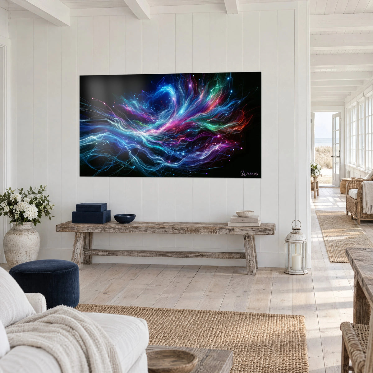 Quadro di via lattea di nastri di luce elettrica, blu cobalto e verde smeraldo, appeso sopra una panca rustica in legno