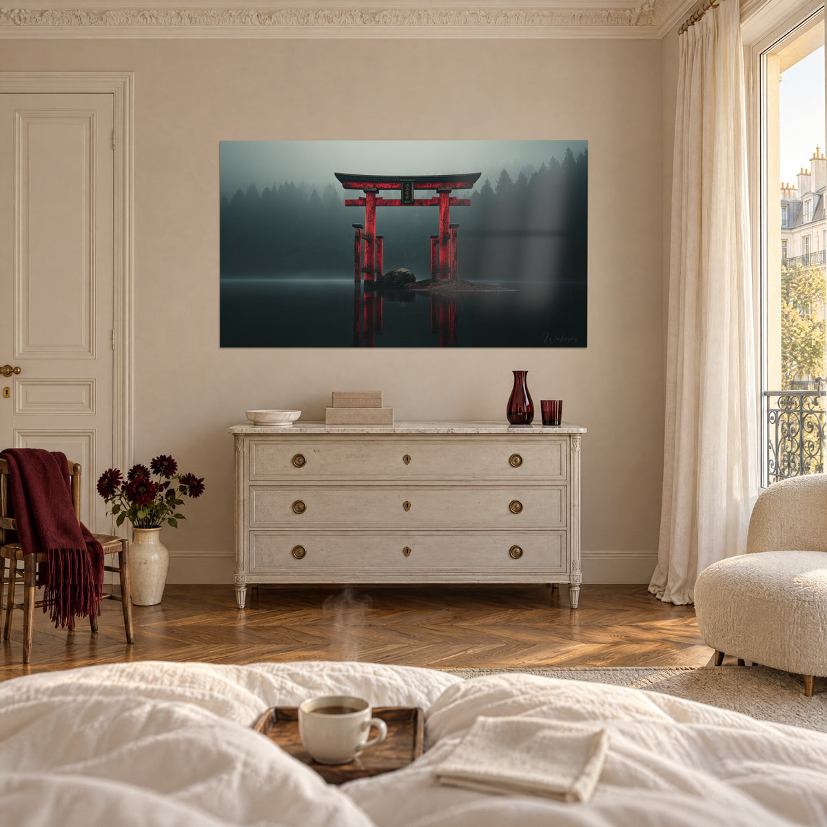 Tableau arche shinto carmin dans le brouillard vert-gris au-dessus d'un lit dans une chambre claire